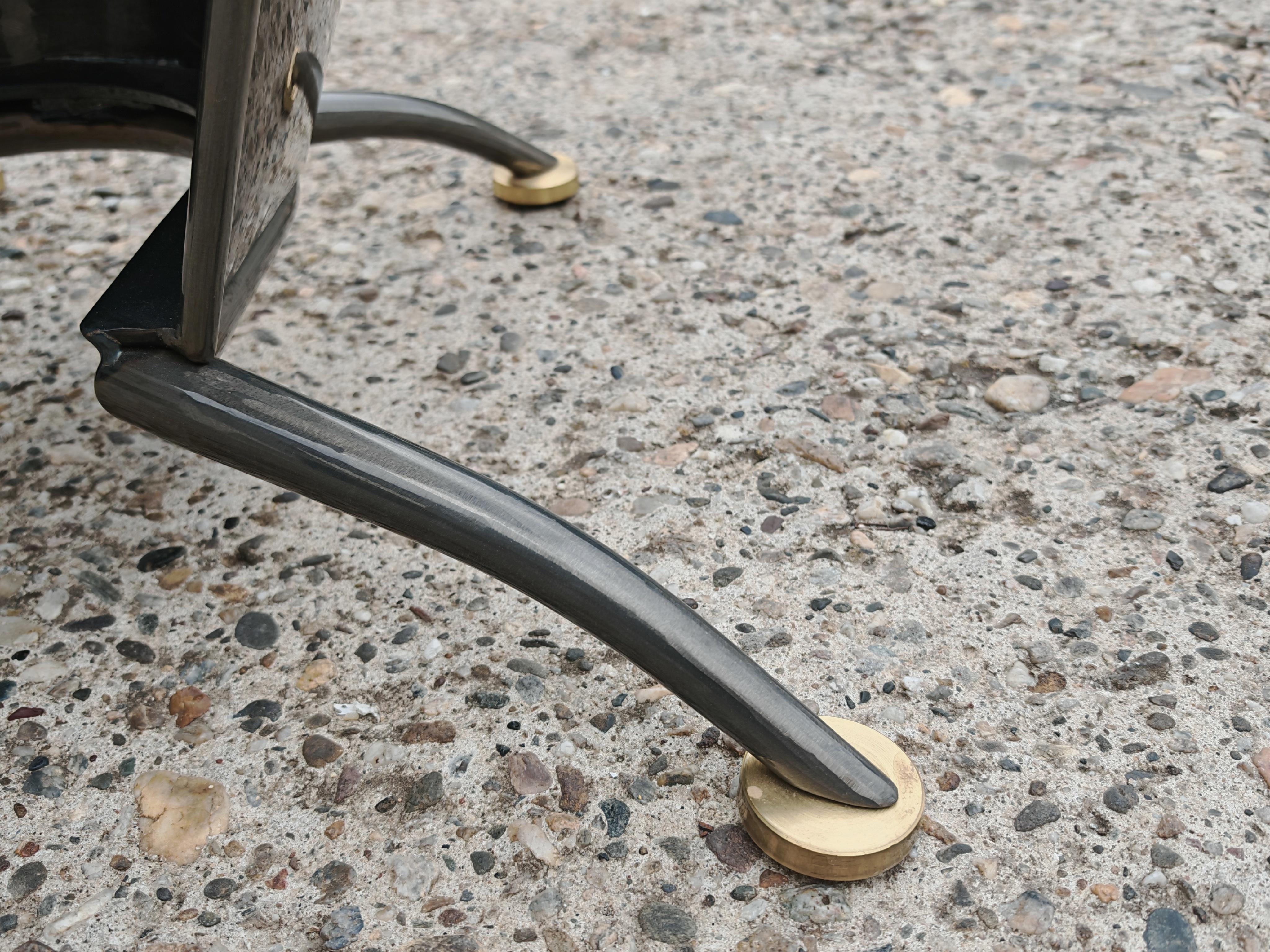 Sillones escultóricos postmodernos en forma de conos de acero de Steel-Line, años 80 en venta 1