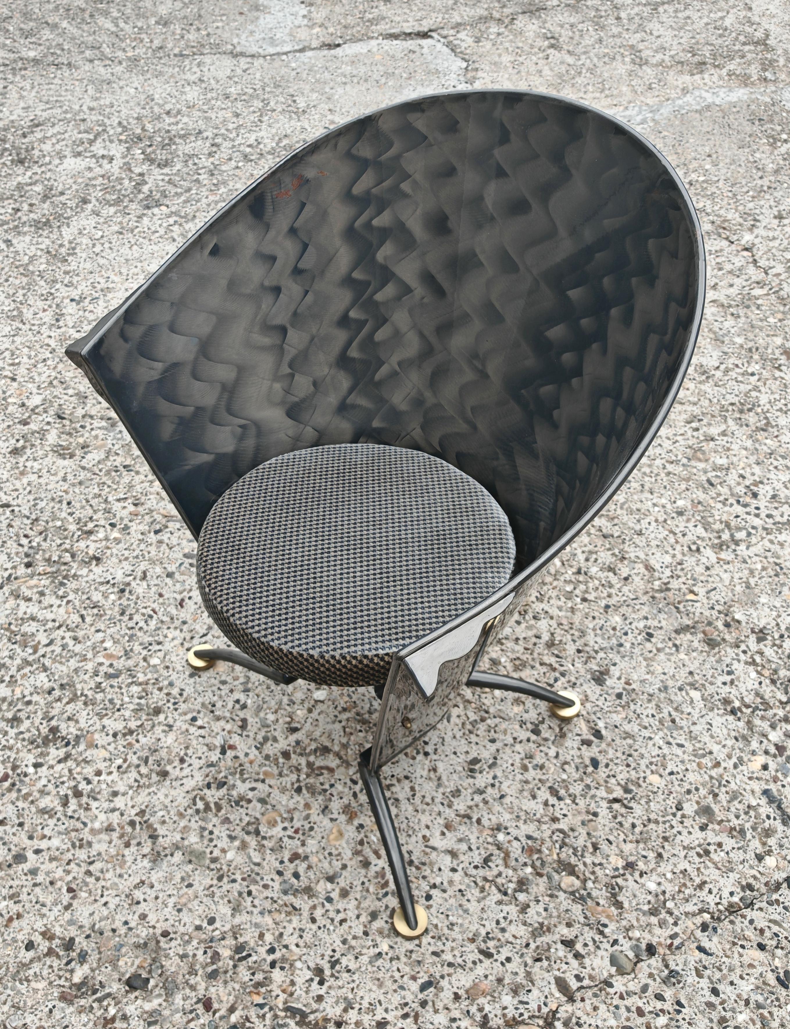 Sillones escultóricos postmodernos en forma de conos de acero de Steel-Line, años 80 en venta 2
