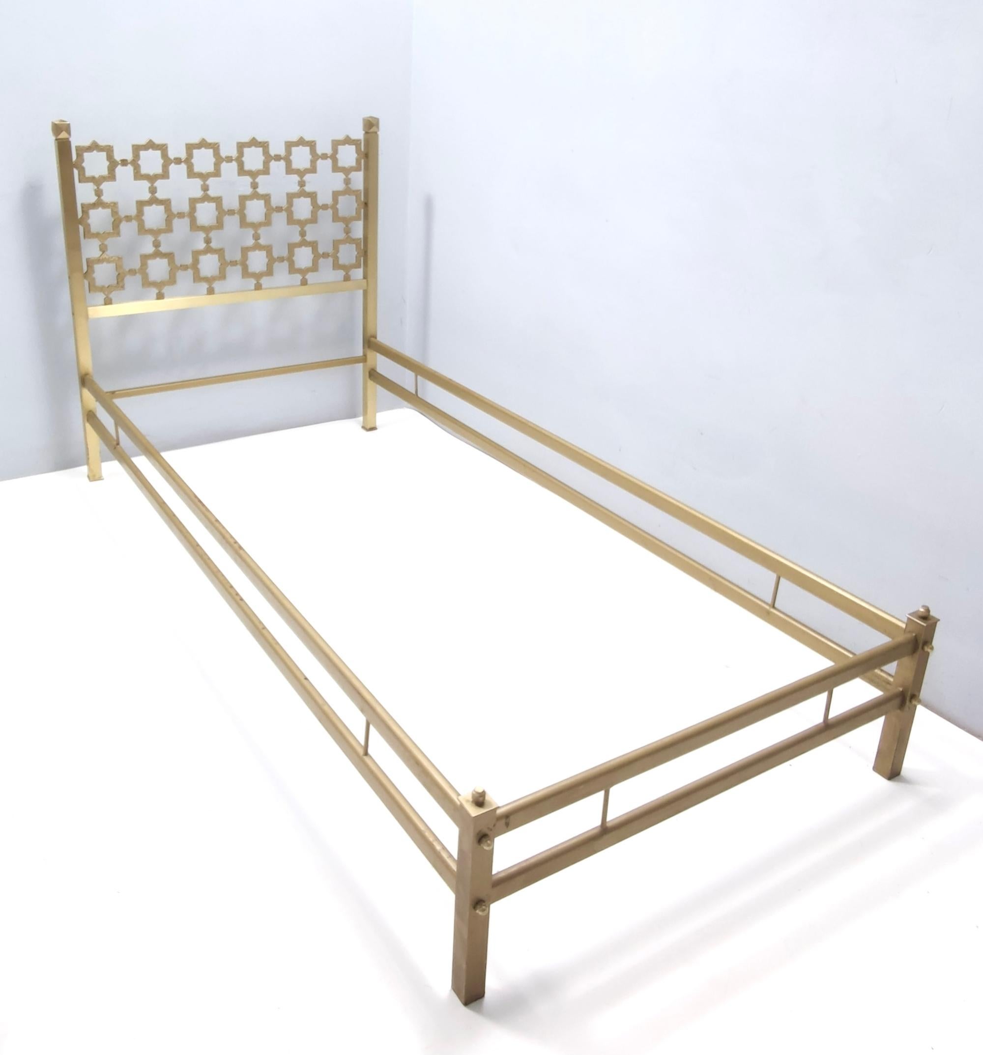 Italian Postmodern Sculptural Brass Single Bed by Luciano Frigerio, Italy For Sale