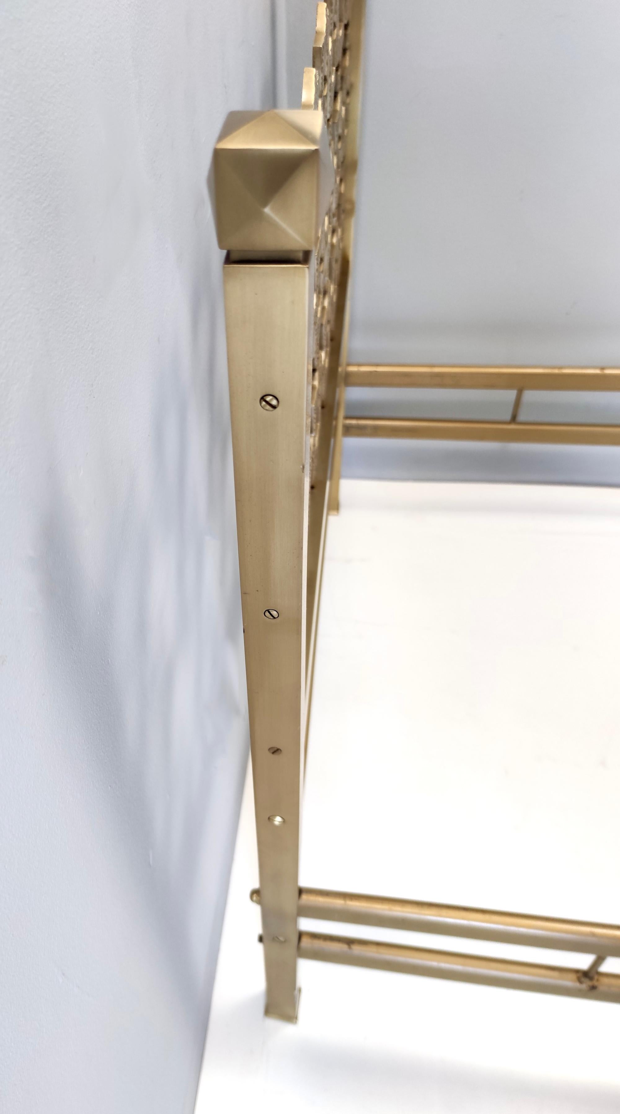 Postmodern Sculptural Brass Single Bed by Luciano Frigerio, Italy In Good Condition For Sale In Bresso, Lombardy