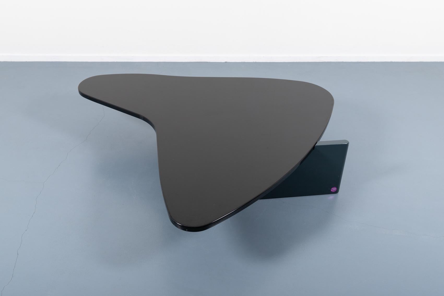 Free form unique coffee table designed by Maurizio Salvato in 1980’s and produced by Saporiti Italia. Rounded triangle-like black lacquered top with different colour legs.

Condition
Age related wear and usage marks.

Dimensions
height: 14,17