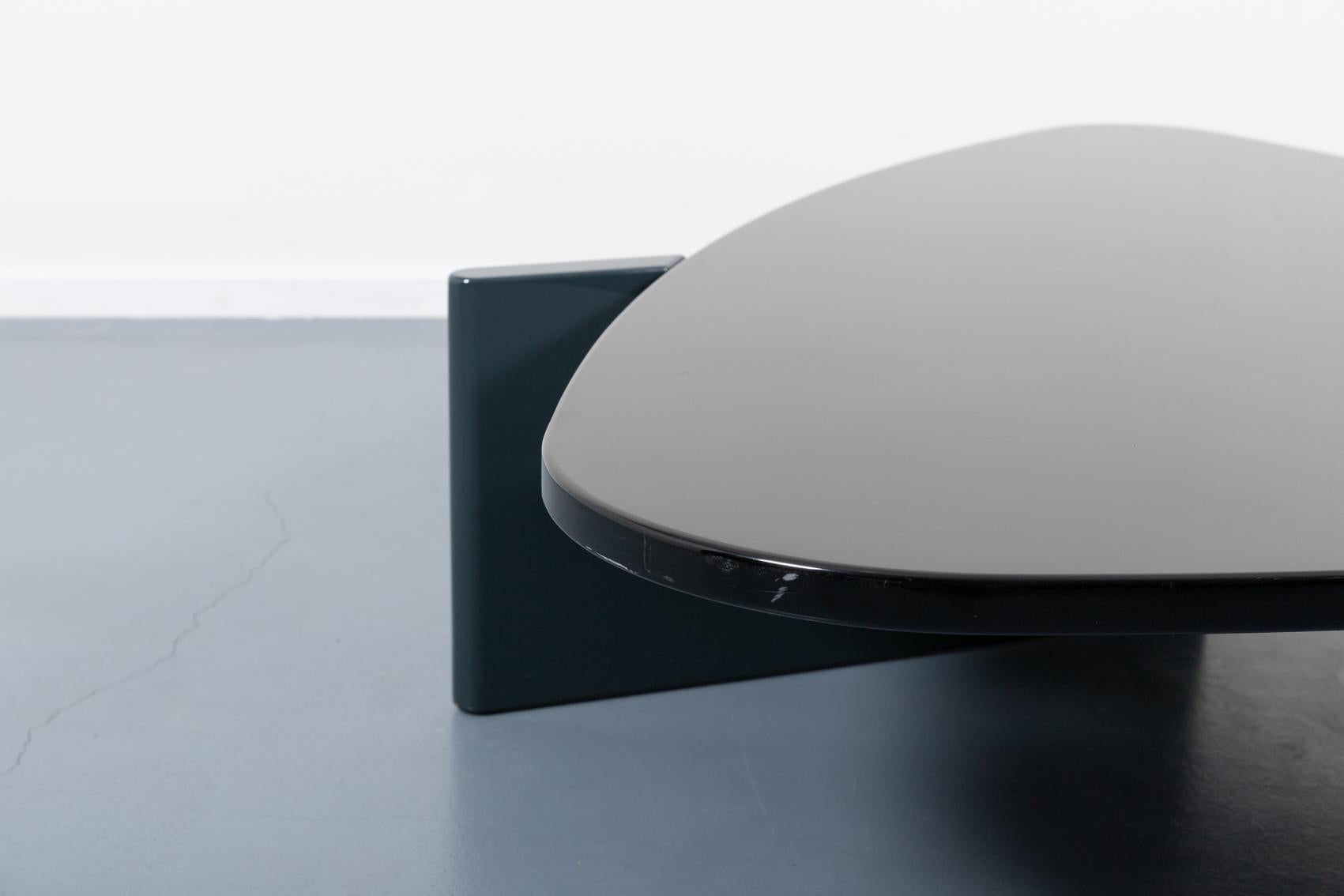 Postmoderne Table basse sculpturale postmoderne de Maurizio Salvato pour Saporiti en vente
