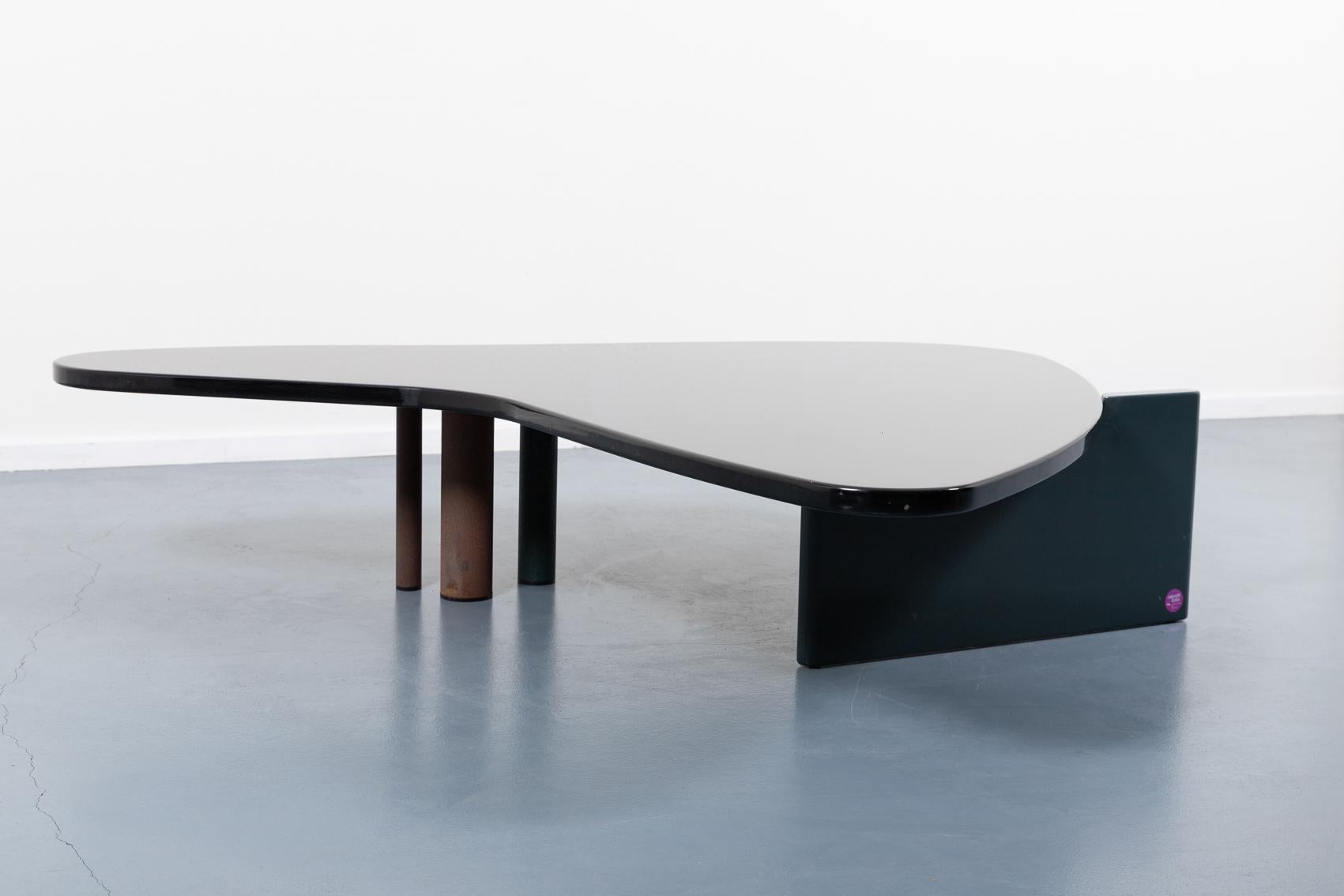 Table basse sculpturale postmoderne de Maurizio Salvato pour Saporiti en vente 1