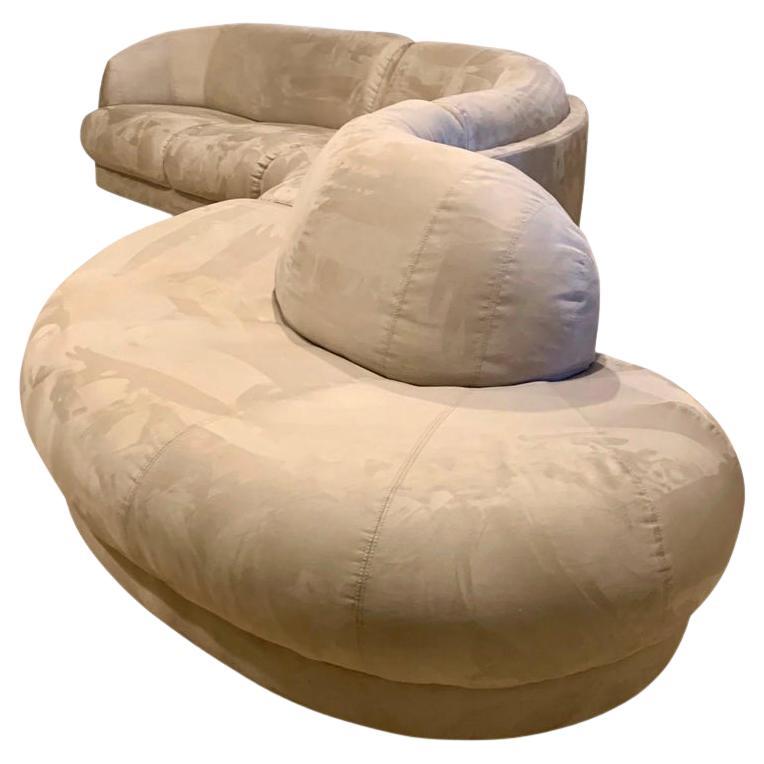Divano sezionale serpentone curvo scultoreo postmoderno