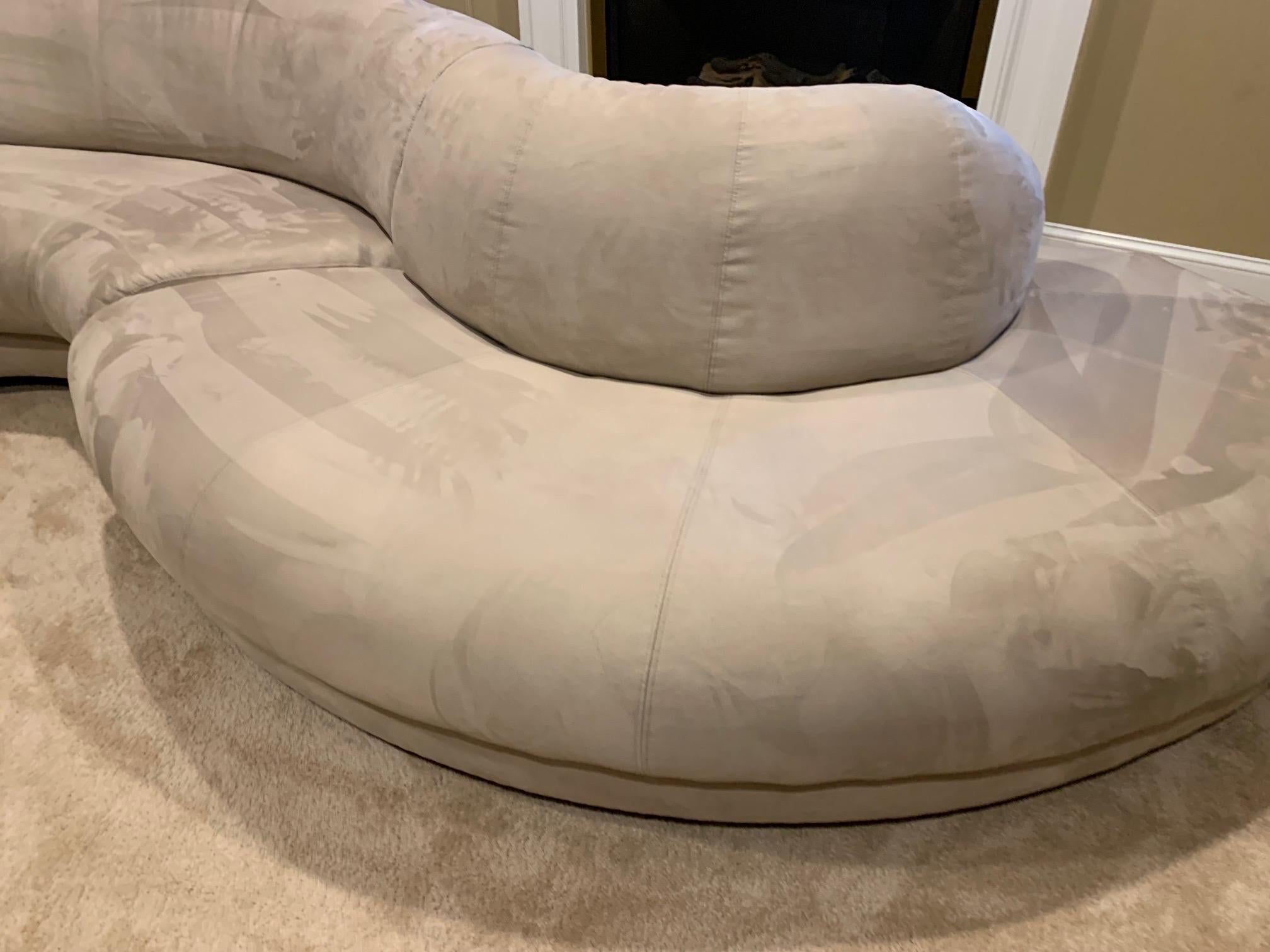 Postmodern Sculptural Curved Serpentine Sectional Snake Sofa In Good Condition For Sale In Lambertville, NJ