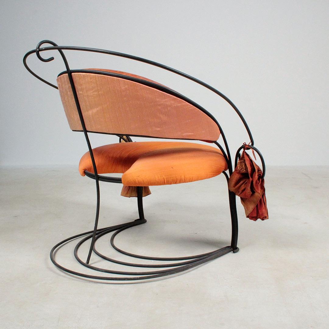 Postmodern Sculptural Italian Chair in black natal and orange silk, Italy 1980 In Good Condition For Sale In Basel, BS