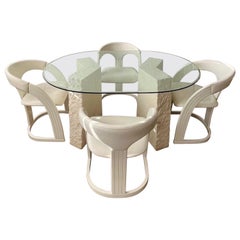 Tavolo da pranzo scultoreo postmoderno in gesso e vetro e 4 sedie laccate Italia