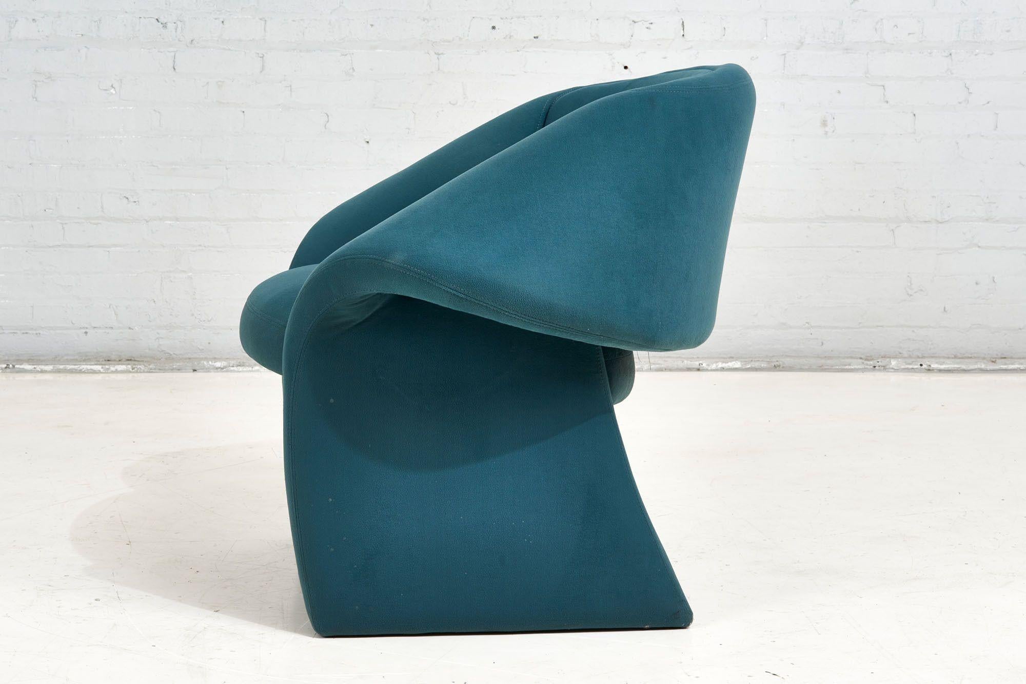 Postmoderner skulpturaler Sessel mit Band, 1980. Original-Polsterung. Nach dem Vorbild von Pierre Paulin.
