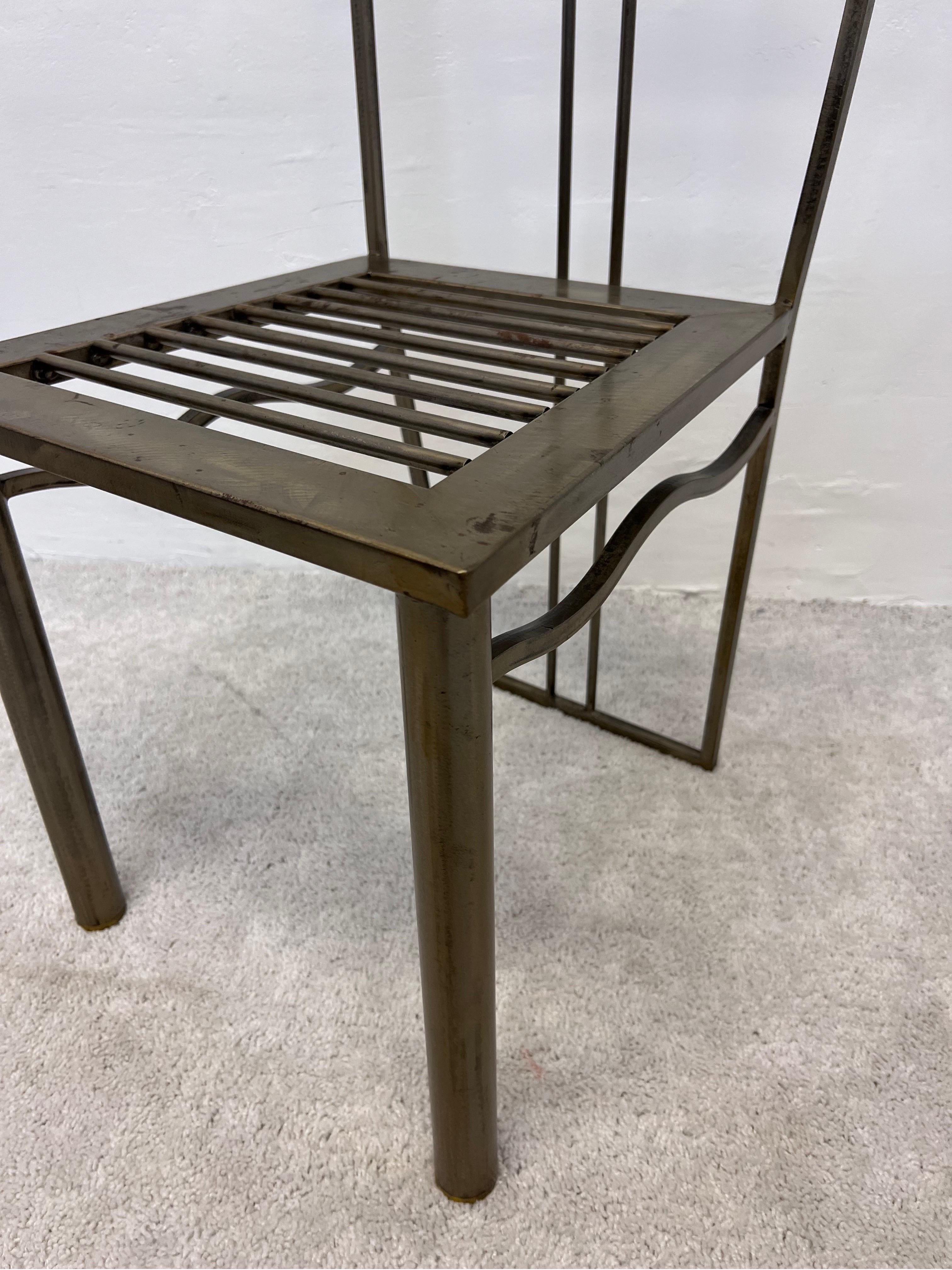 Chaise de salle à manger ou d'appoint postmoderne sculpturale en acier fabriquée en studio, années 1990 en vente 3