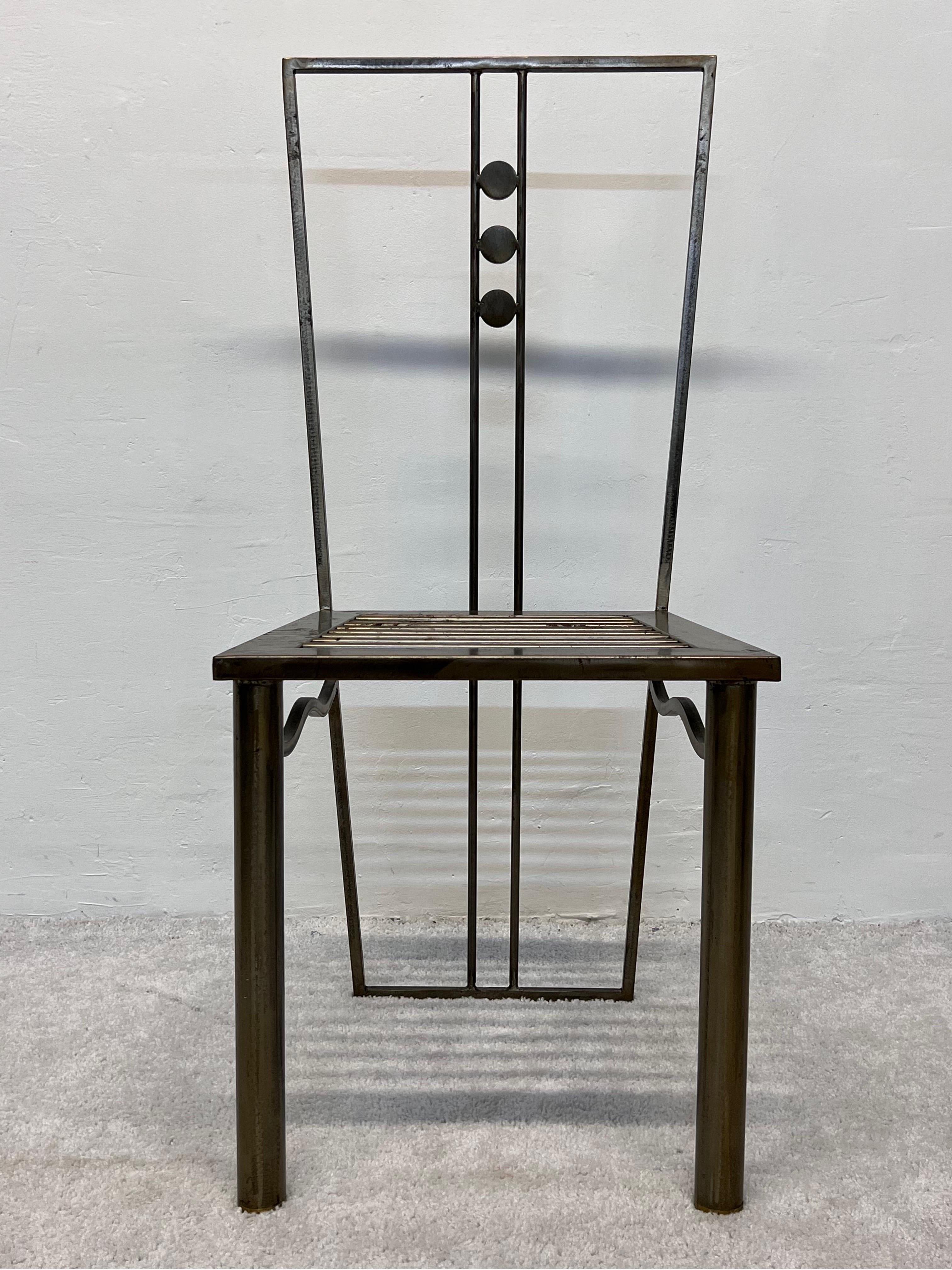 Chaise de salle à manger ou d'appoint postmoderne sculpturale en acier fabriquée en studio, années 1990 en vente 5