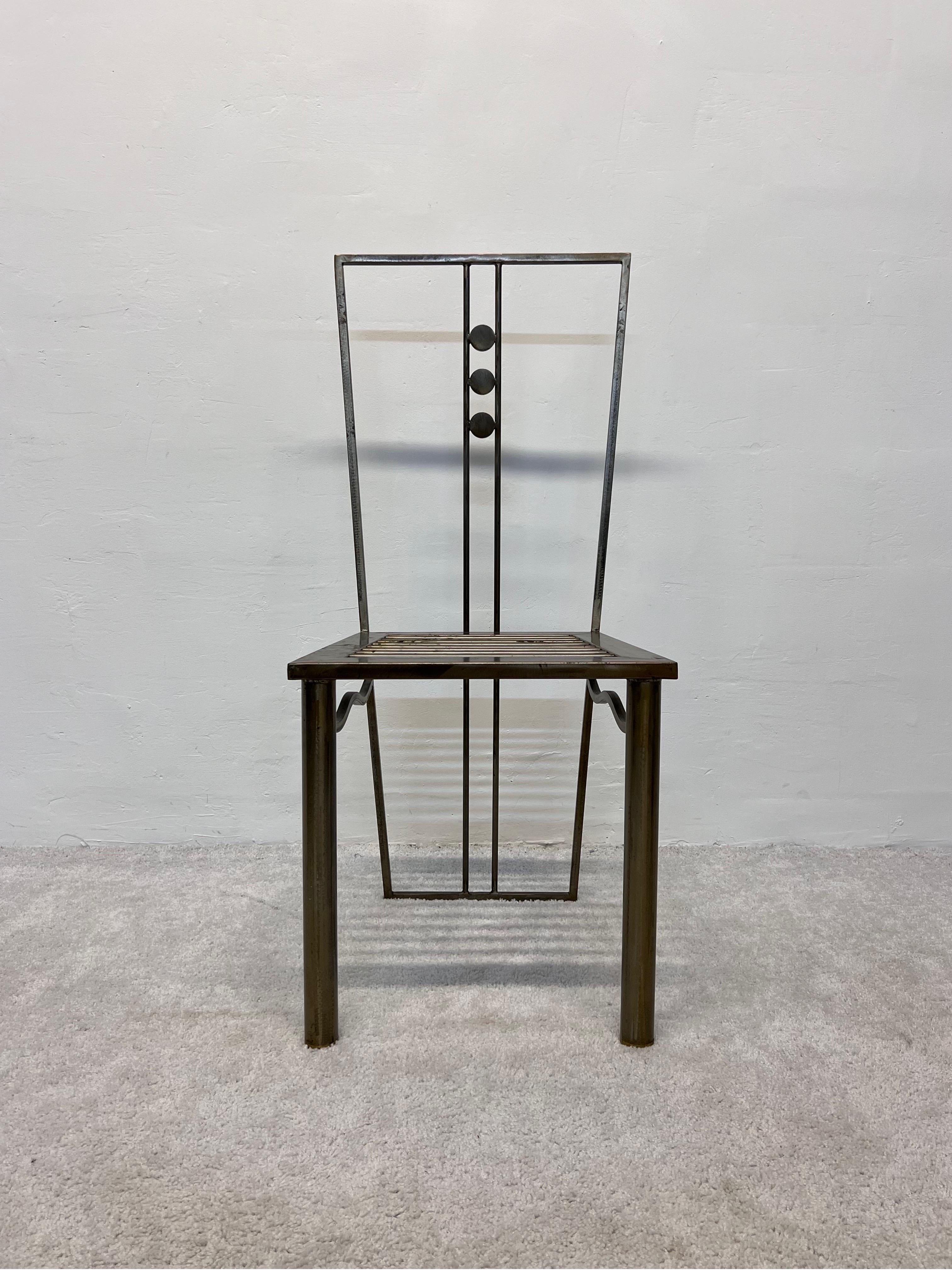 Chaise de salle à manger ou d'appoint postmoderne sculpturale en acier fabriquée en studio, années 1990 en vente 6