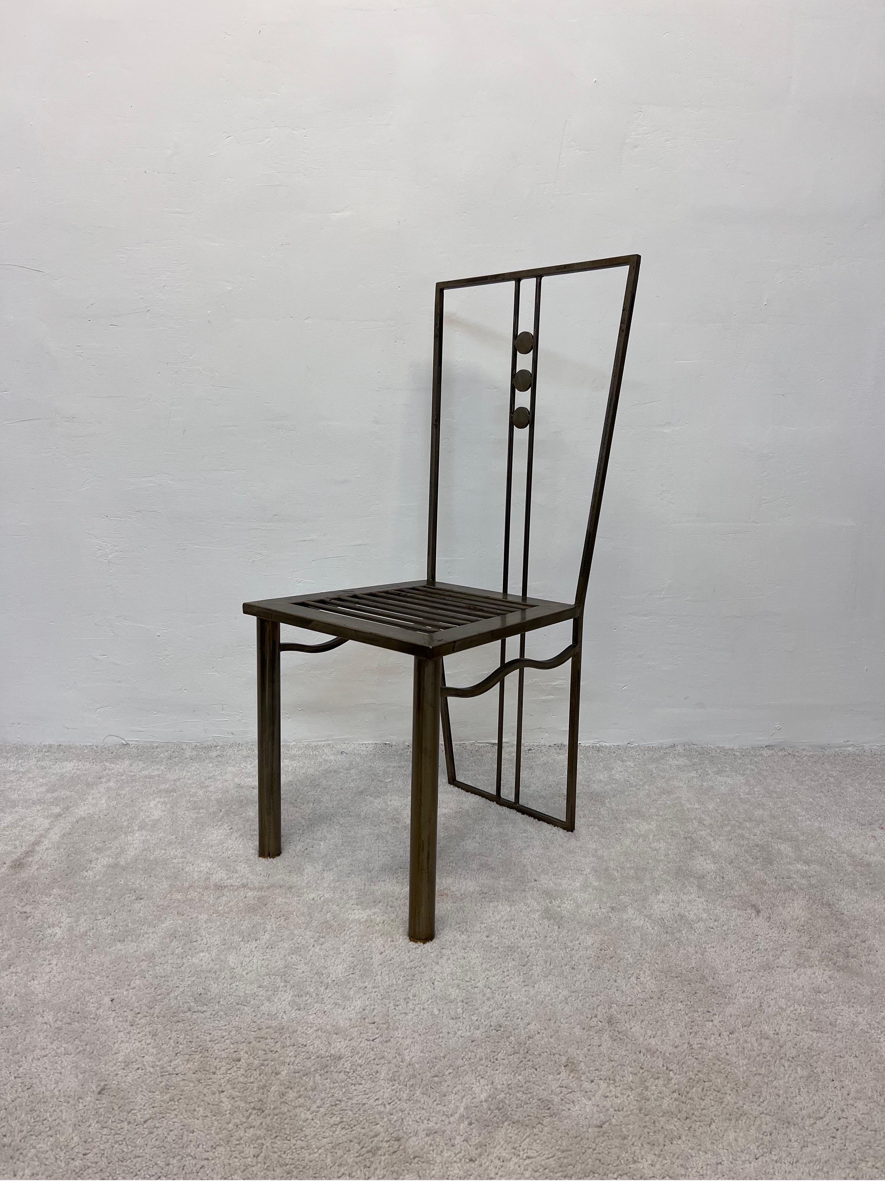 Acier Chaise de salle à manger ou d'appoint postmoderne sculpturale en acier fabriquée en studio, années 1990 en vente