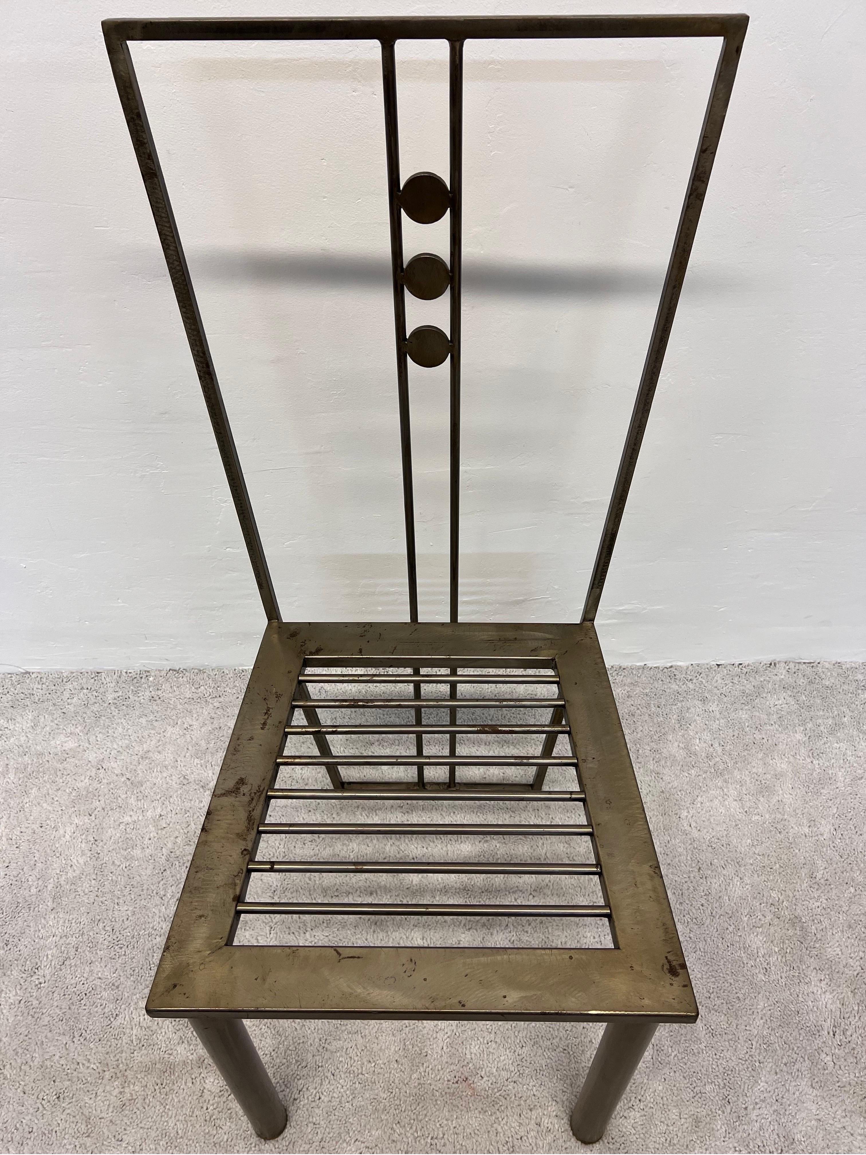 Chaise de salle à manger ou d'appoint postmoderne sculpturale en acier fabriquée en studio, années 1990 en vente 1
