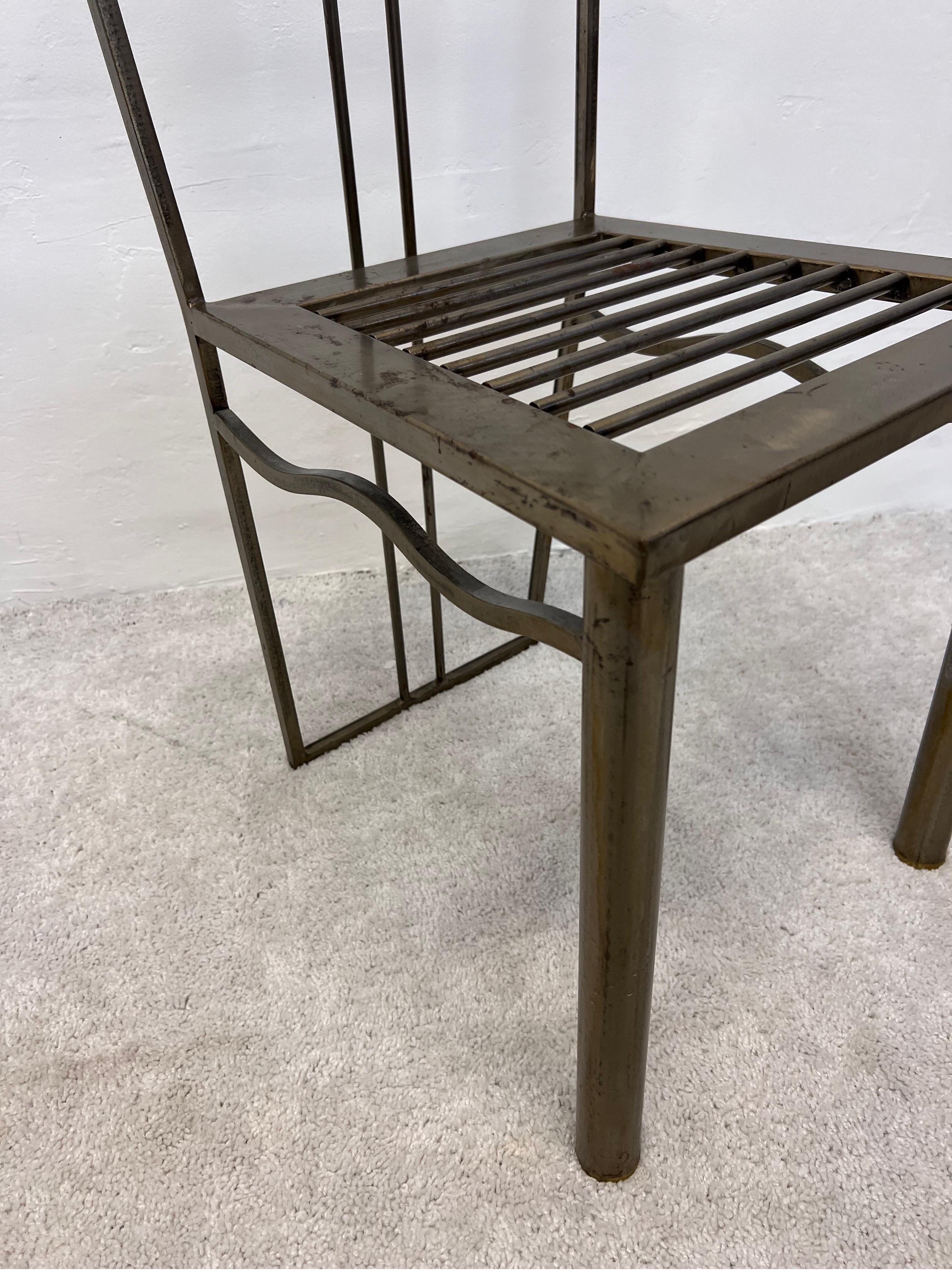 Chaise de salle à manger ou d'appoint postmoderne sculpturale en acier fabriquée en studio, années 1990 en vente 2