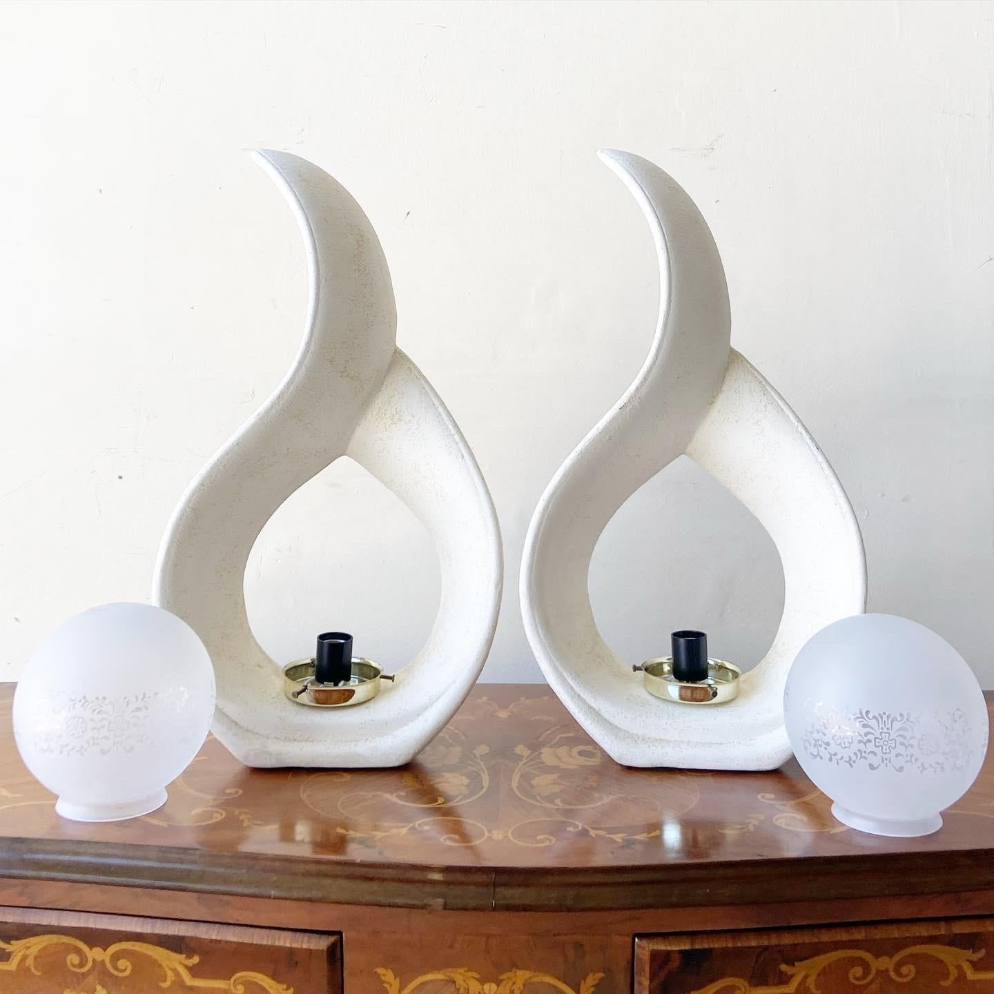 Postmodern Sculptural White Flame Ceramic Table Lamps In Good Condition For Sale In Delray Beach, FL