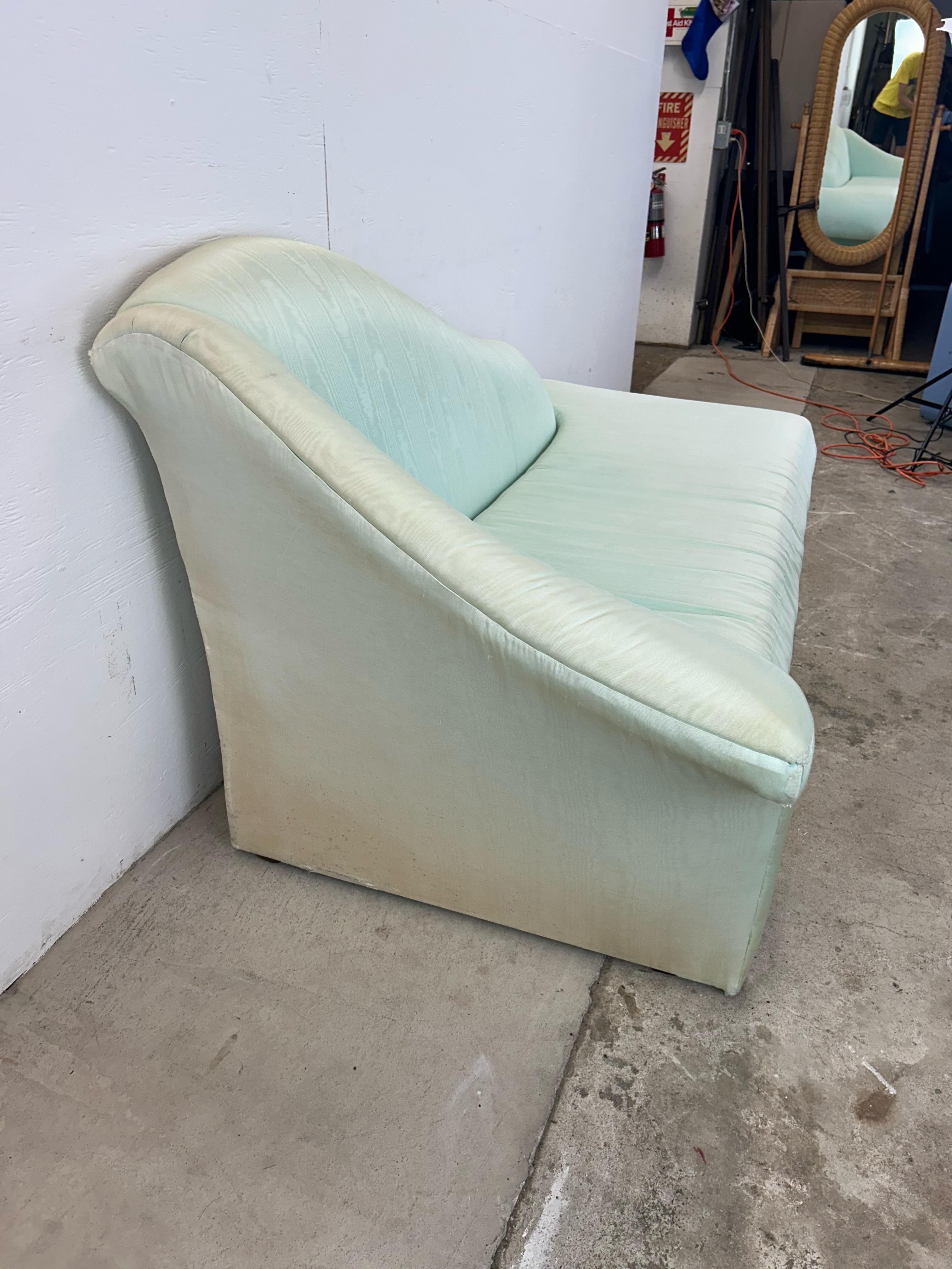 Chaise longue posmoderna espuma de mar verde en venta 8