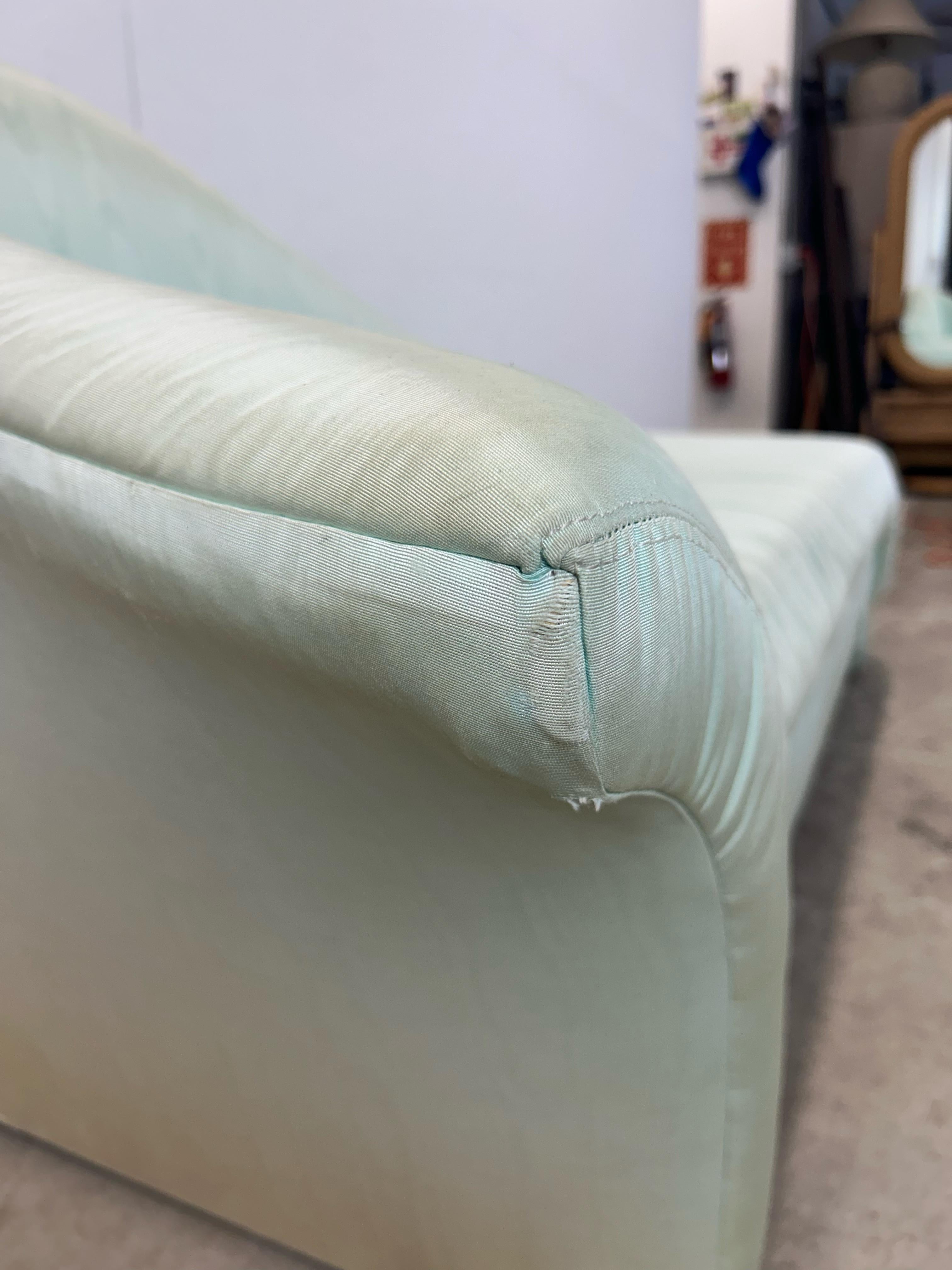 Chaise longue posmoderna espuma de mar verde en venta 9
