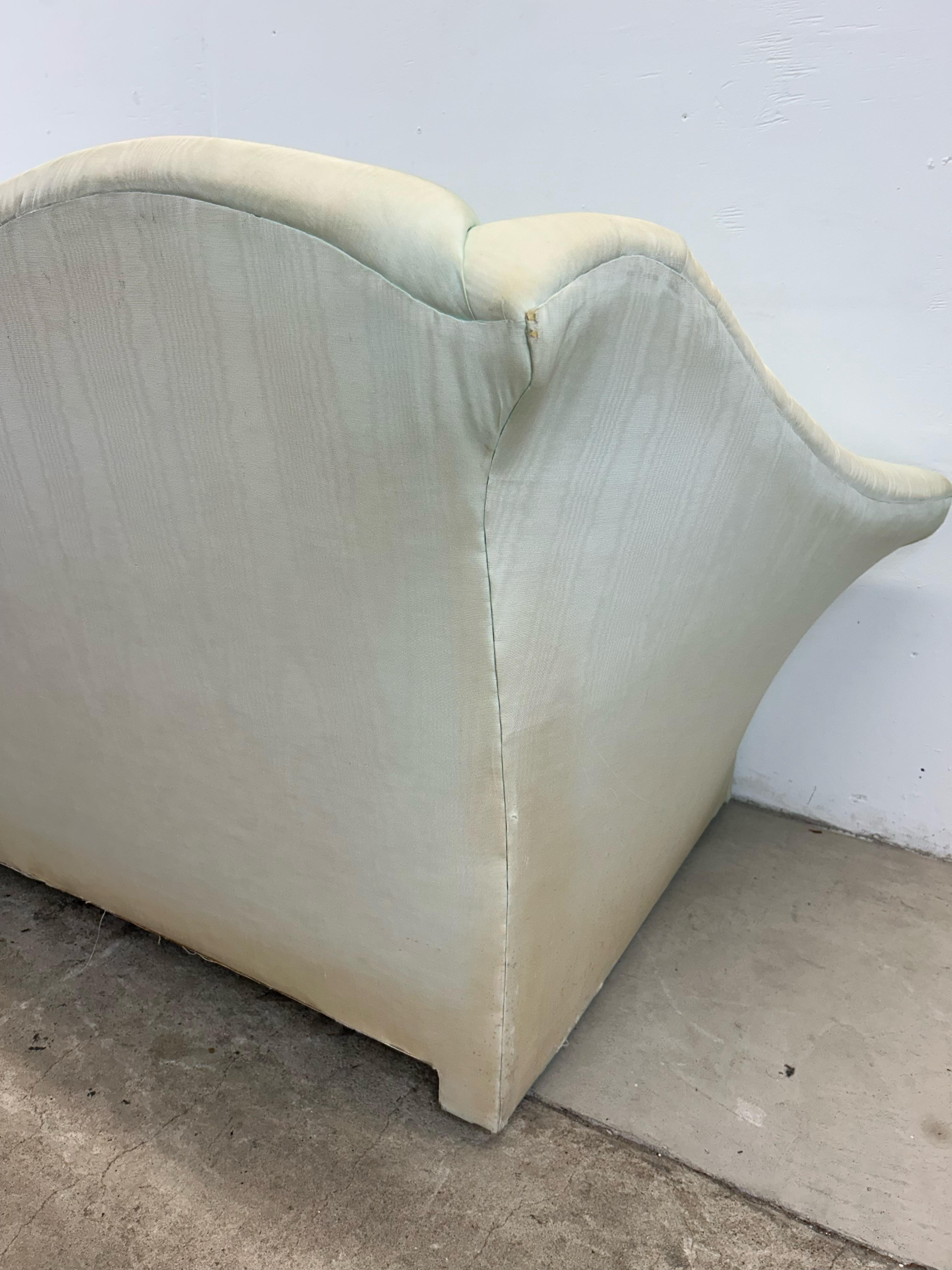 Chaise longue posmoderna espuma de mar verde en venta 11