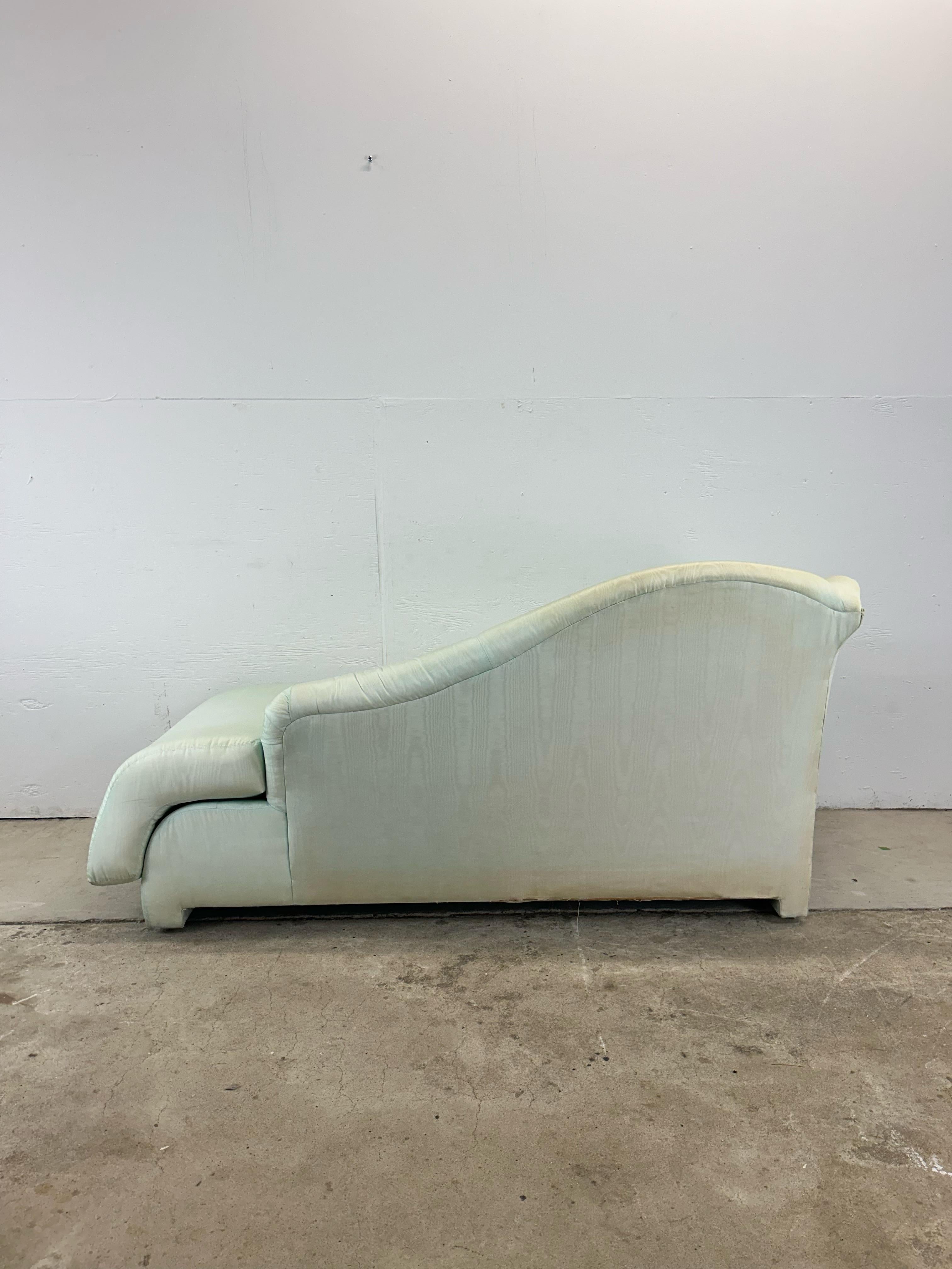 Chaise longue posmoderna espuma de mar verde en venta 13