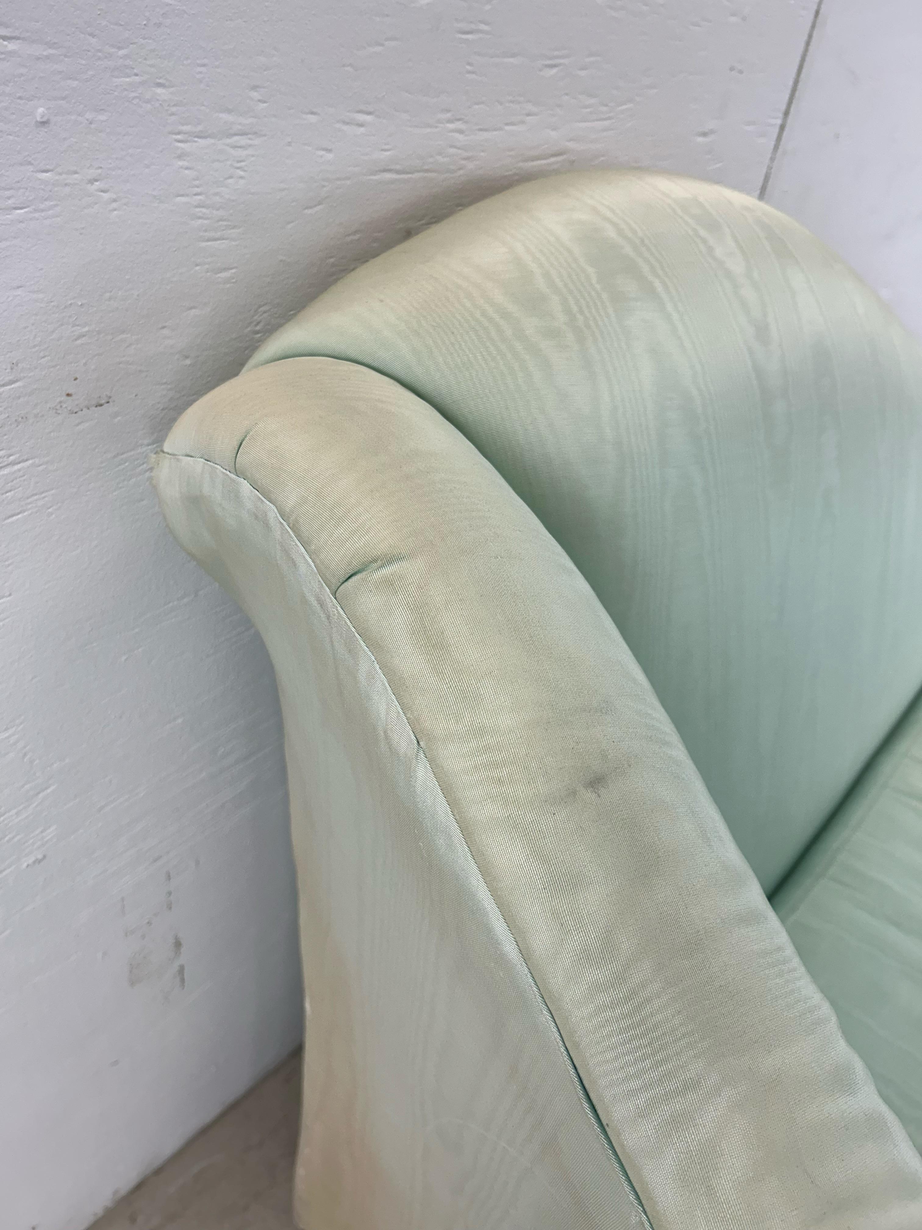 Chaise longue posmoderna espuma de mar verde en venta 1