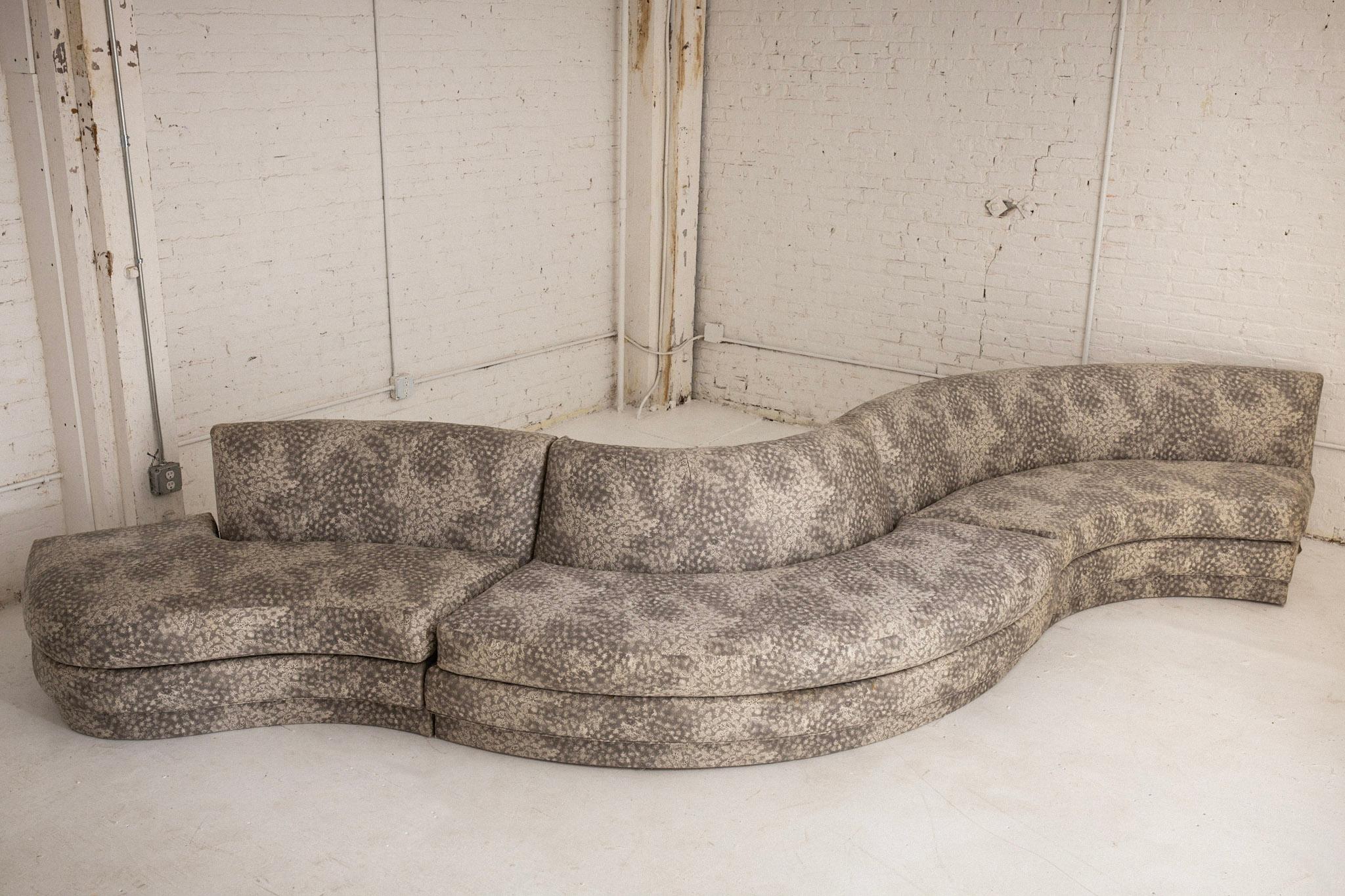 Postmodern Serpentine 3 Piece Sectional In Fair Condition In Brooklyn, NY