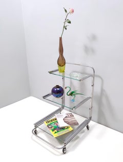 Chariot de service postmoderne de style Fontana Arte avec trois étagères en verre, Italie