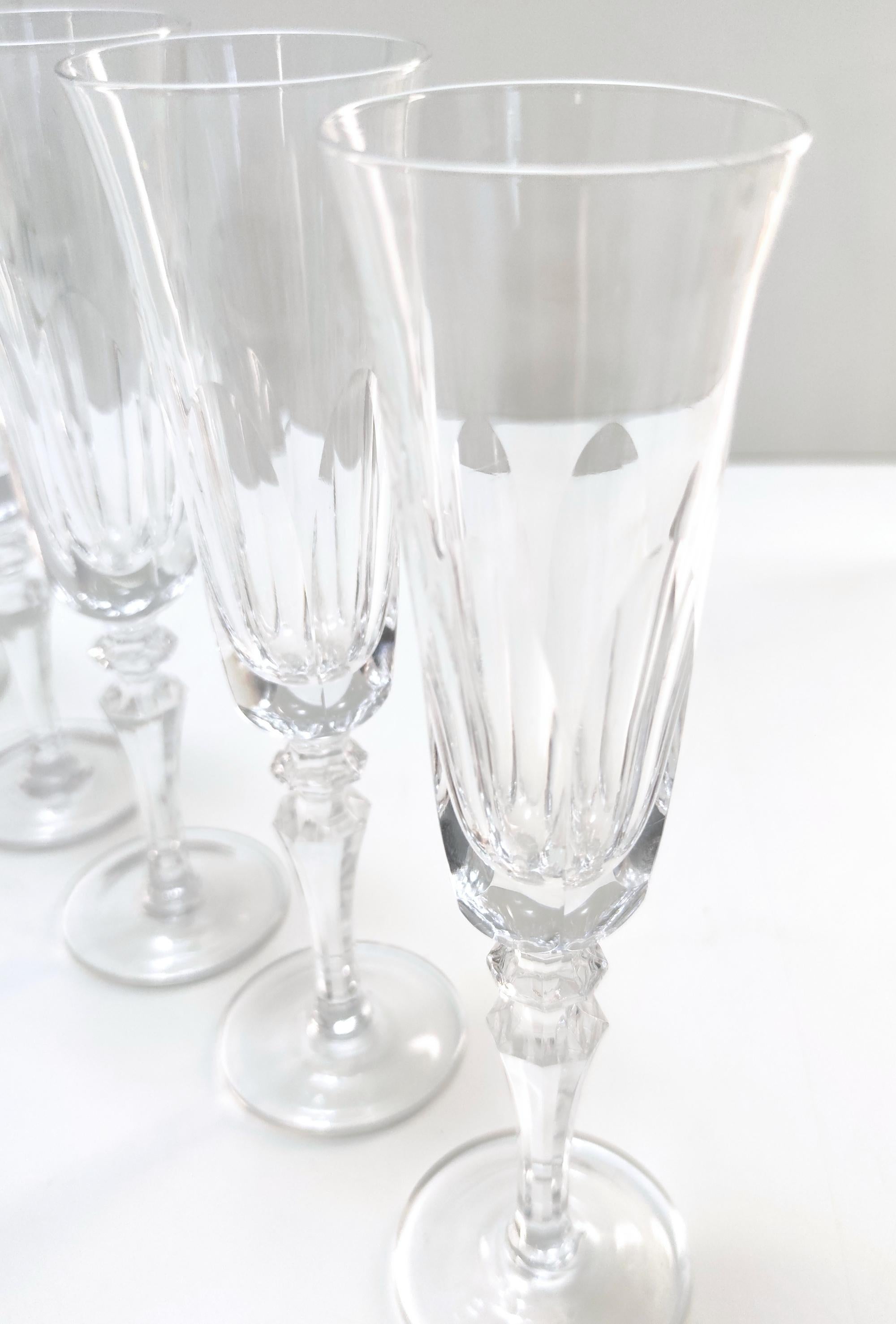 Ensemble postmoderne de 8 flûtes à champagne en cristal fin de Baccarat, France Excellent état à Bresso, Lombardy