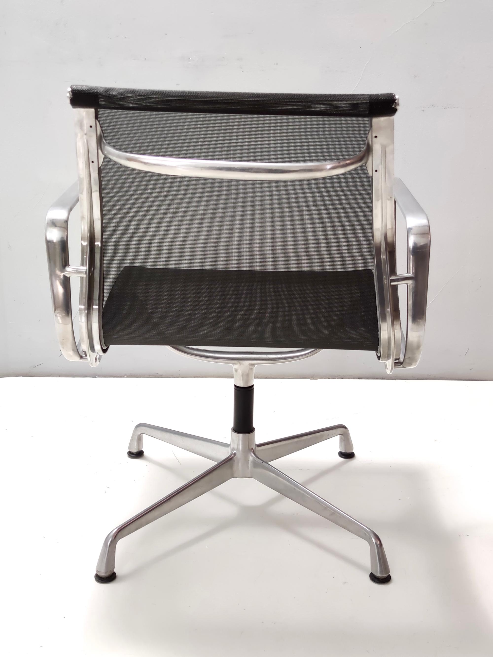 Late 20th Century Set of Eight Black Nylon Revolving Office Chairs by Eames for Herman Miller For Sale