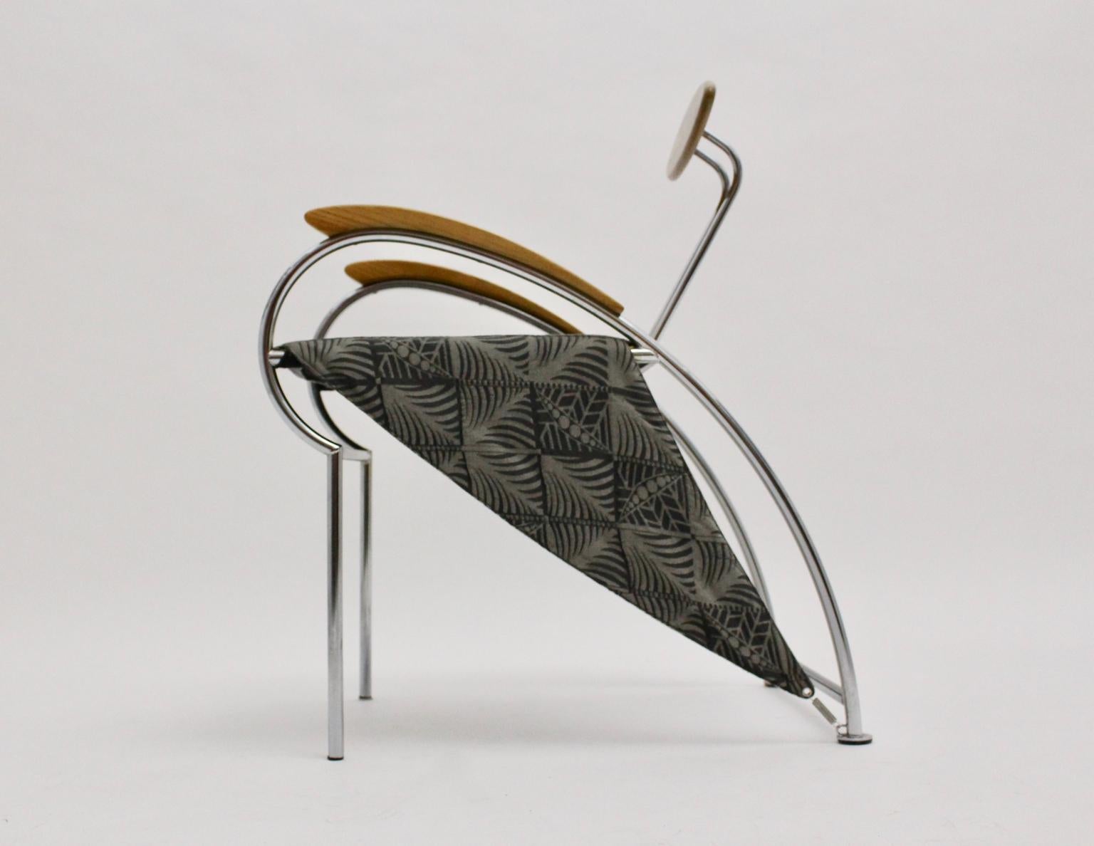 Ensemble postmoderne vintage de 4 fauteuils de salle à manger, qui ont été conçus par Massimo Iosa Ghini 1988 pour Moroso, Italie.
Massimo Iosa Ghini (1959 à Bologne) est un architecte et designer italien populaire et, depuis 1985, membre du groupe