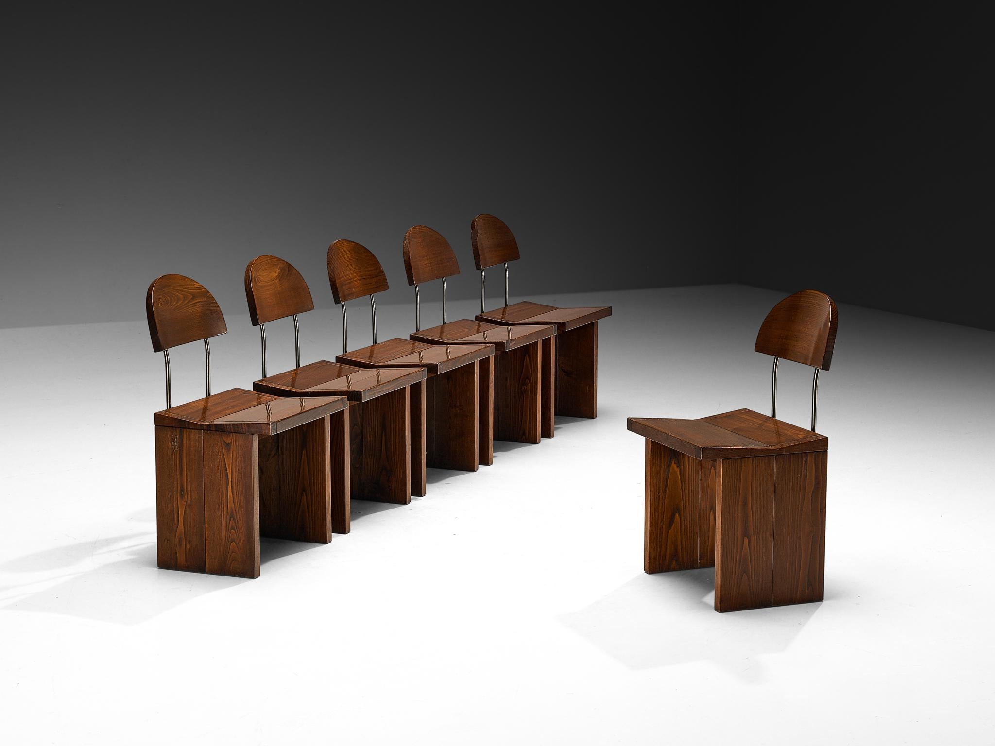 Set of six dining chairs, oak, lacquered metal, Italy, 1980s

This pristine set of six dining chairs exemplifies the furniture design aesthetic of 1980s Italy. Crafted from solid oak, the chairs showcase a strong architectural presence, with clean