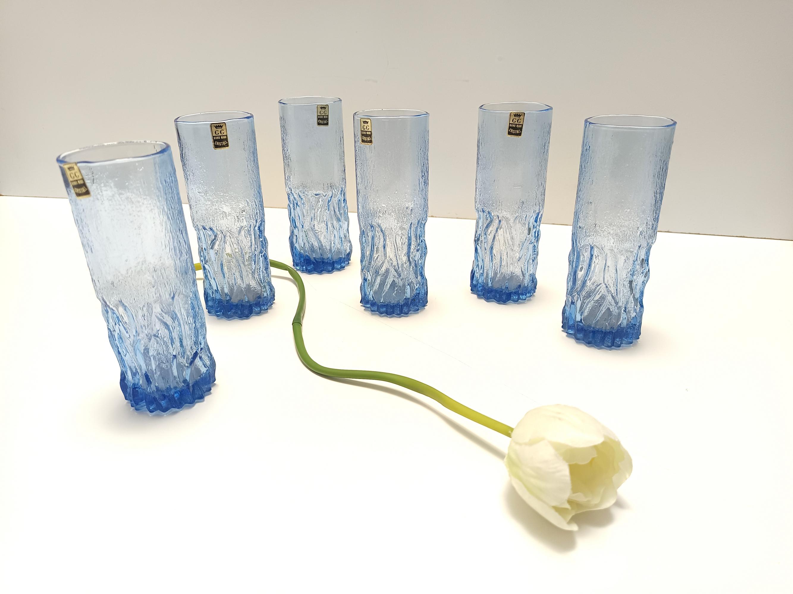 Postmoderno Set postmoderno di sei bicchieri da bere in cristallo blu fatti a mano in vendita