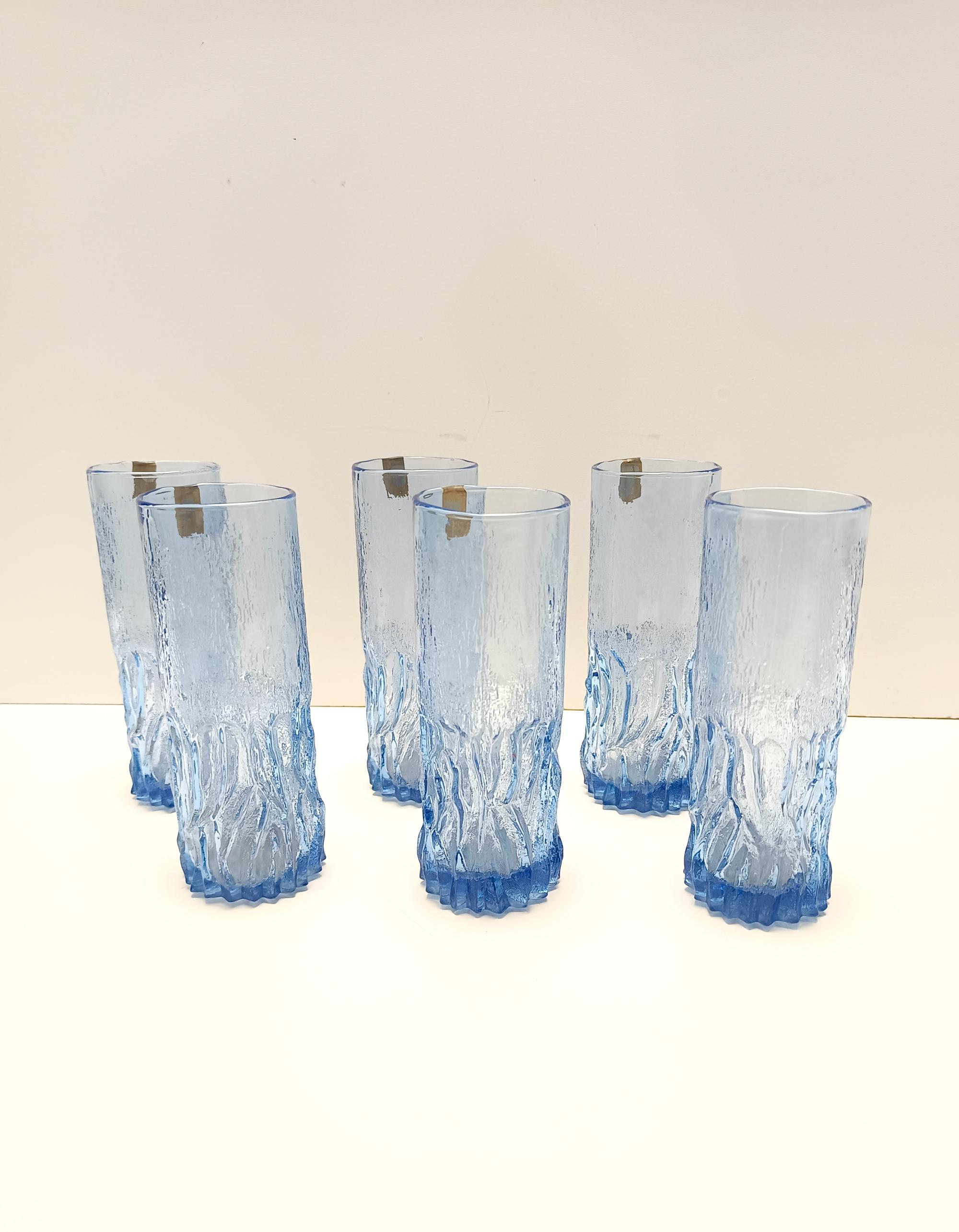 Set postmoderno di sei bicchieri da bere in cristallo blu fatti a mano In condizioni ottime in vendita a Bresso, Lombardy
