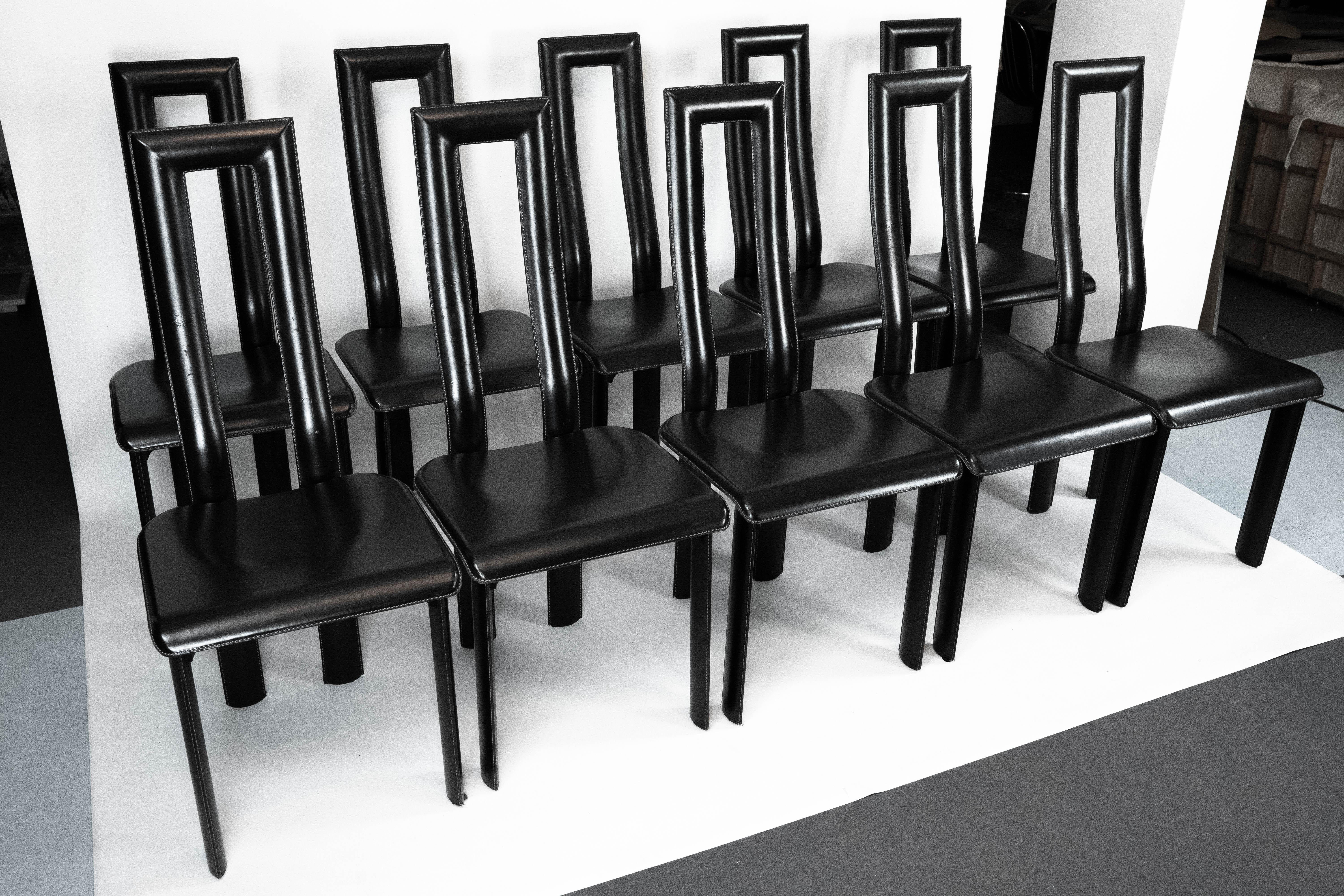 italien Ensemble postmoderne de dix chaises de salle à manger en cuir par Antonello Mosca pour Ycami. Italie en vente
