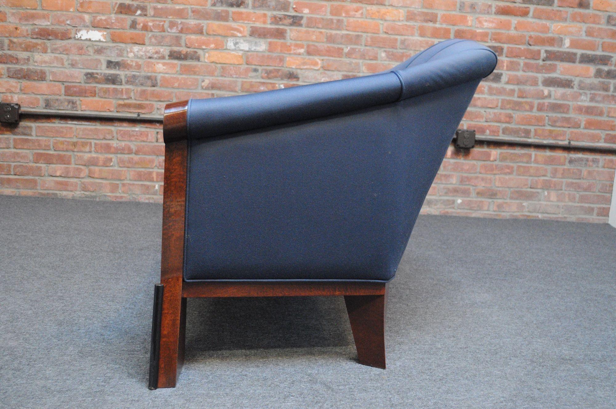 Postmodern Settee in Stained Birdseye Maple by Michael Graves In Good Condition For Sale In Brooklyn, NY