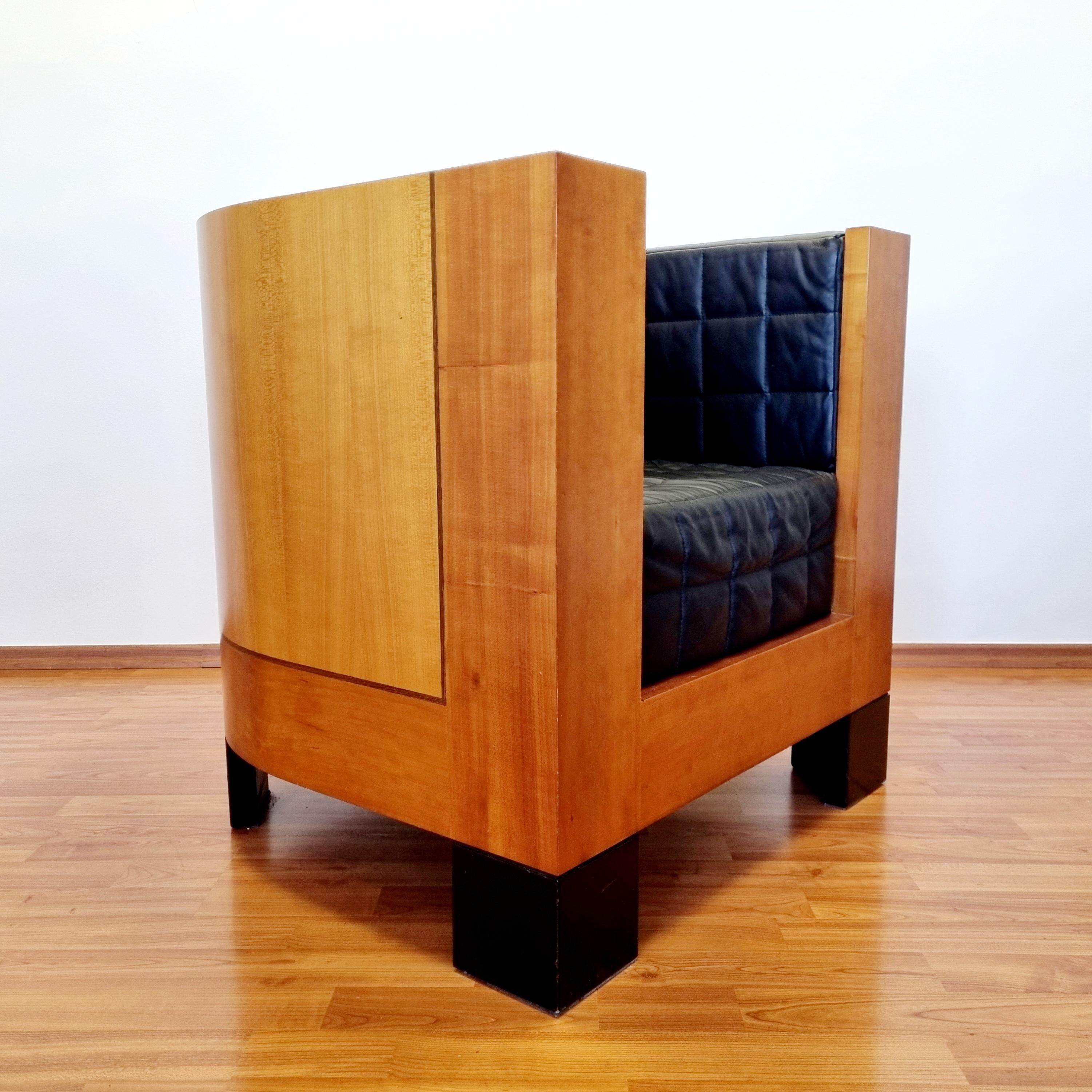 Rare postmodern armchair model Sfera designed by Oswald Mathias for Sawaya & Moroni.
Made in Italy in 1989