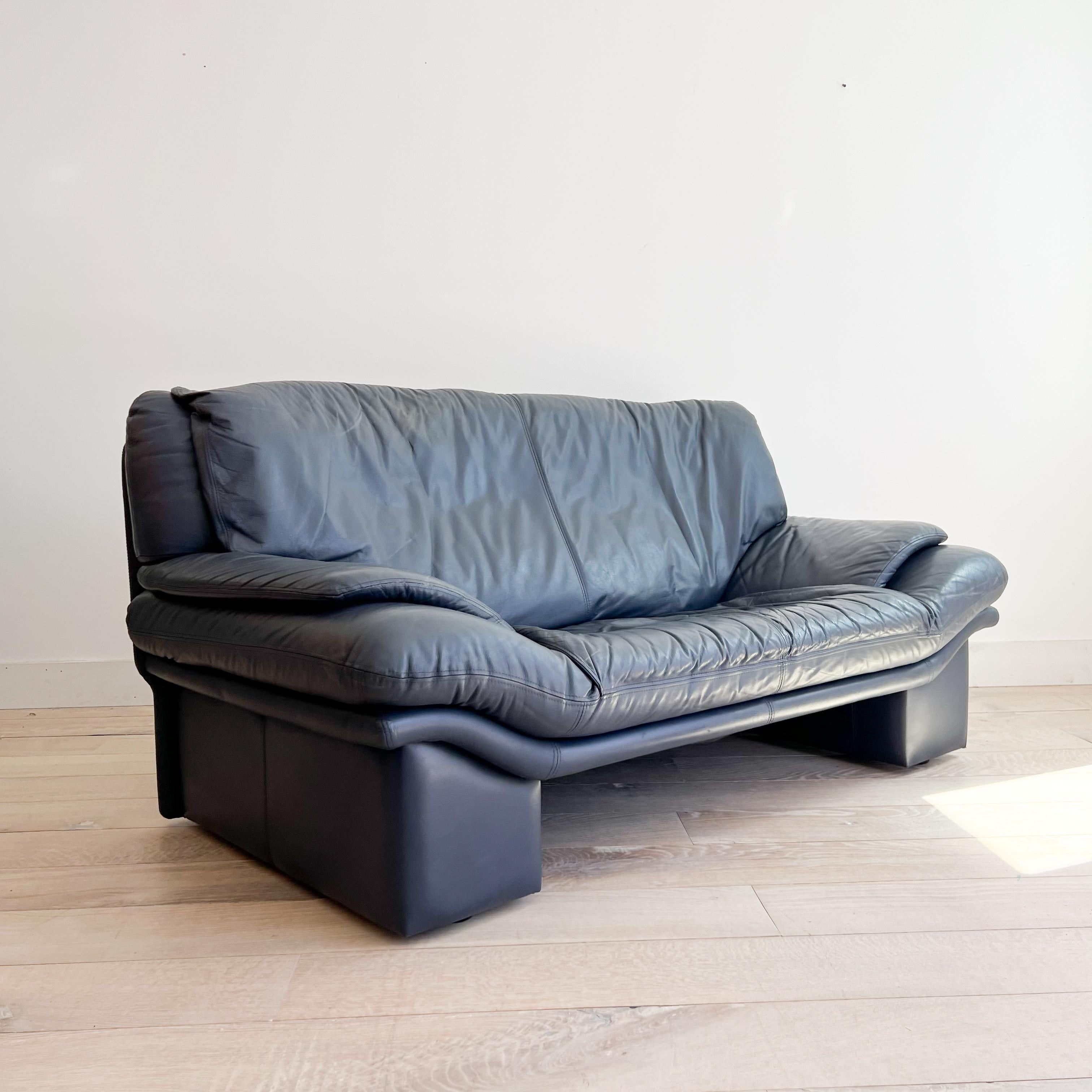 Post-Modern Postmodern Sharkskin Blue Leather Sofa by Nicoletti Salotti For Sale