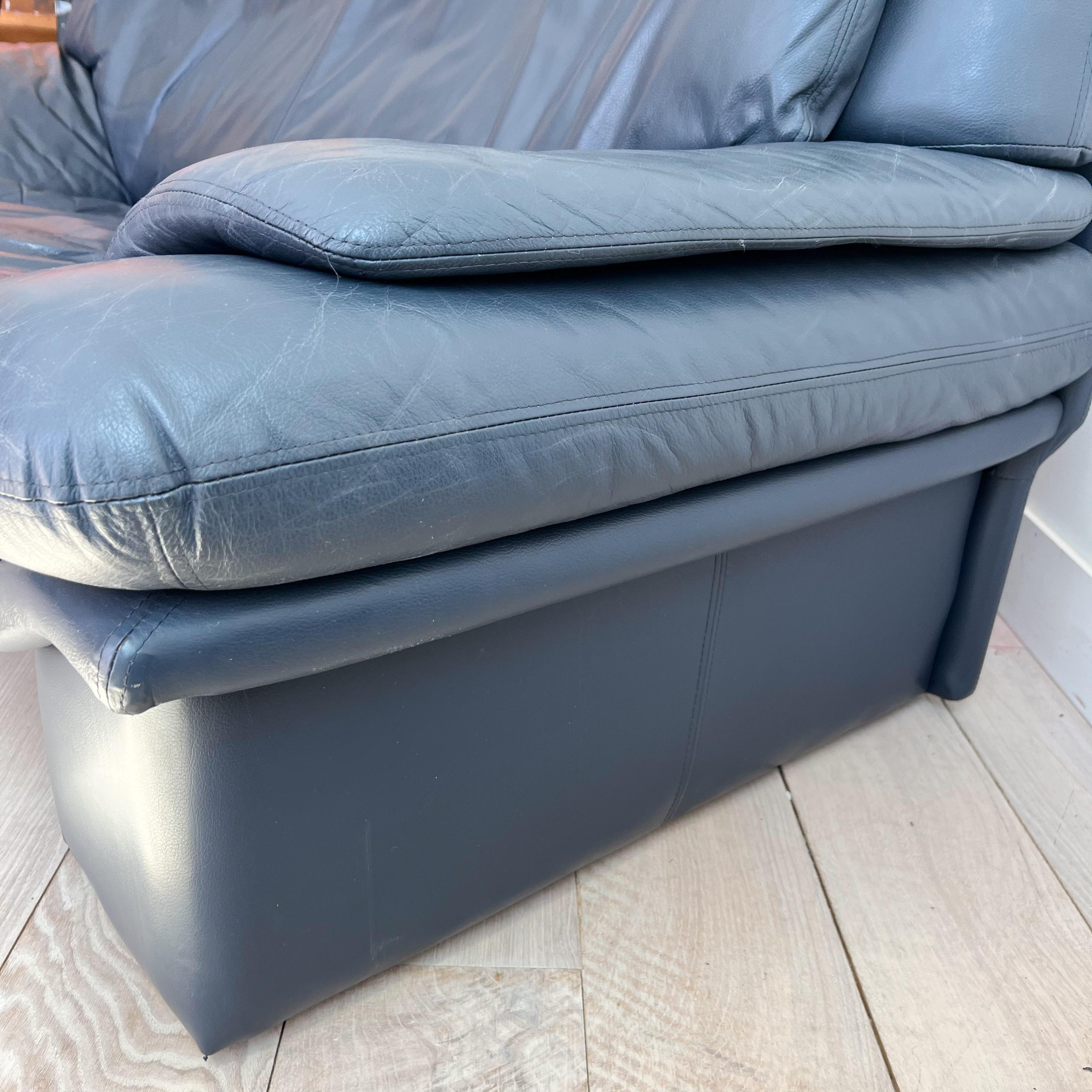 Late 20th Century Postmodern Sharkskin Blue Leather Sofa by Nicoletti Salotti For Sale