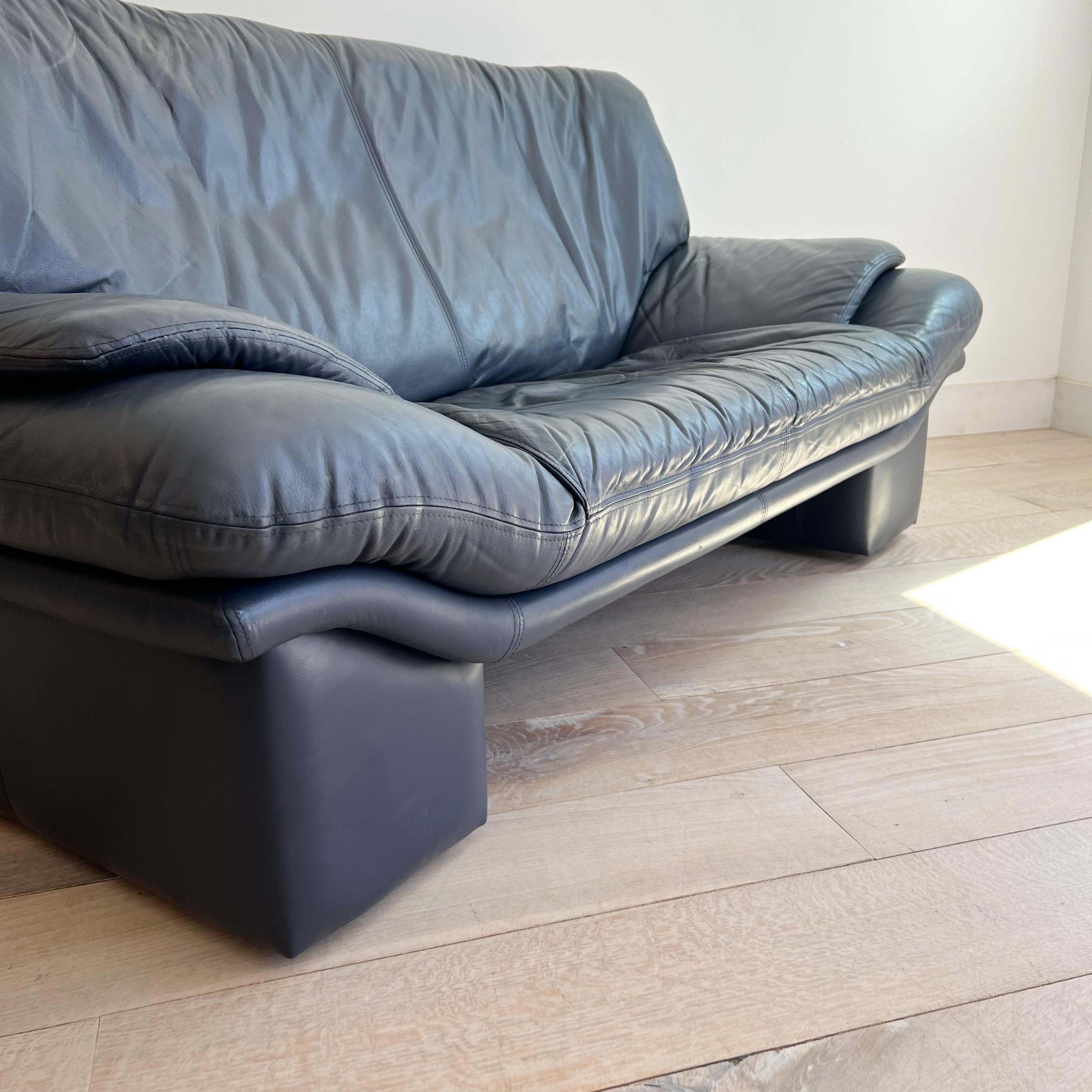 Late 20th Century Postmodern Sharkskin Blue Leather Sofa by Nicoletti Salotti For Sale