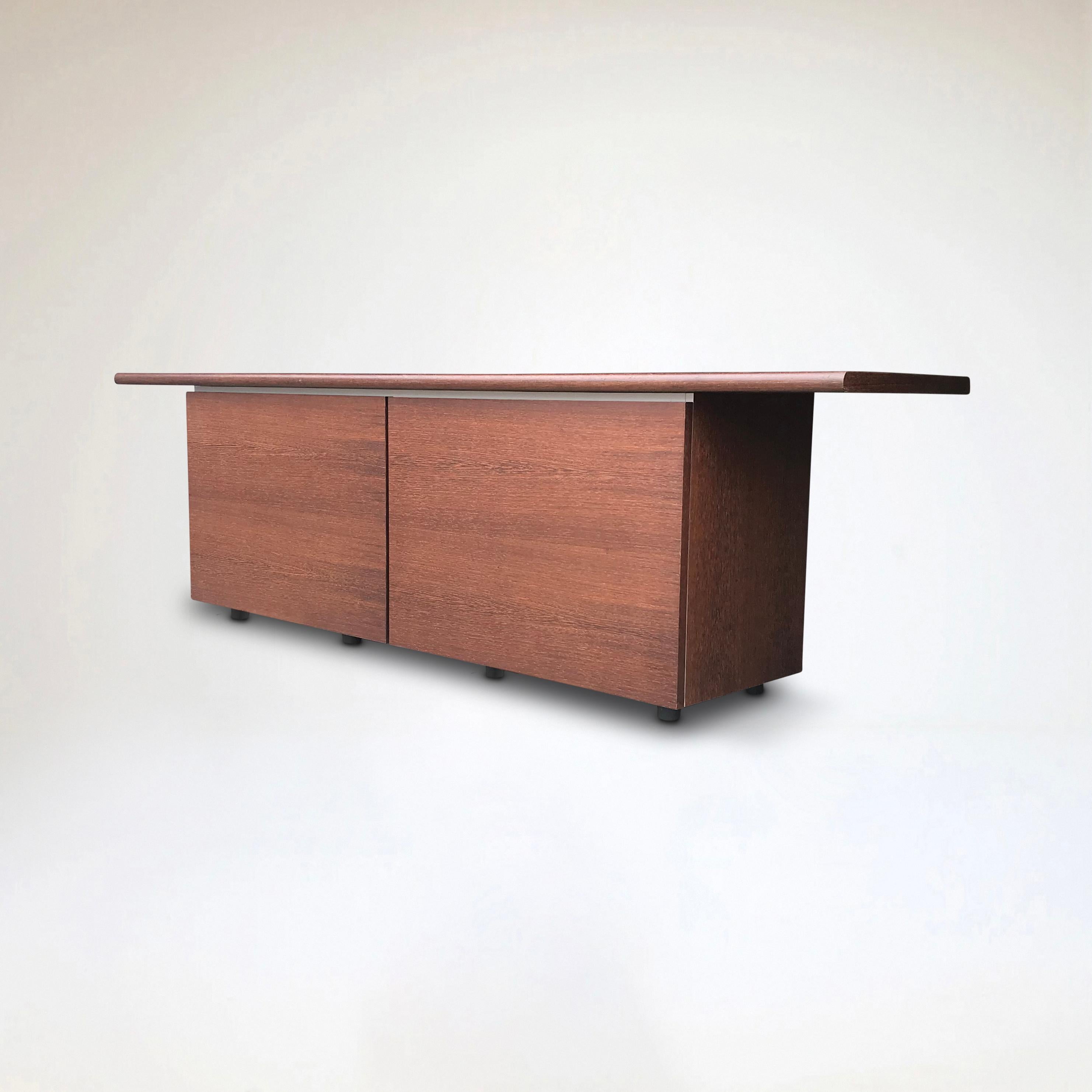 Impressive design from Giotto Stoppino dating from 1977, a postmodern interpretation on the Italian classic credenza design.

The Sheraton is characterized by its oversized top, sticking out clearly from the body and providing lots of stance. The
