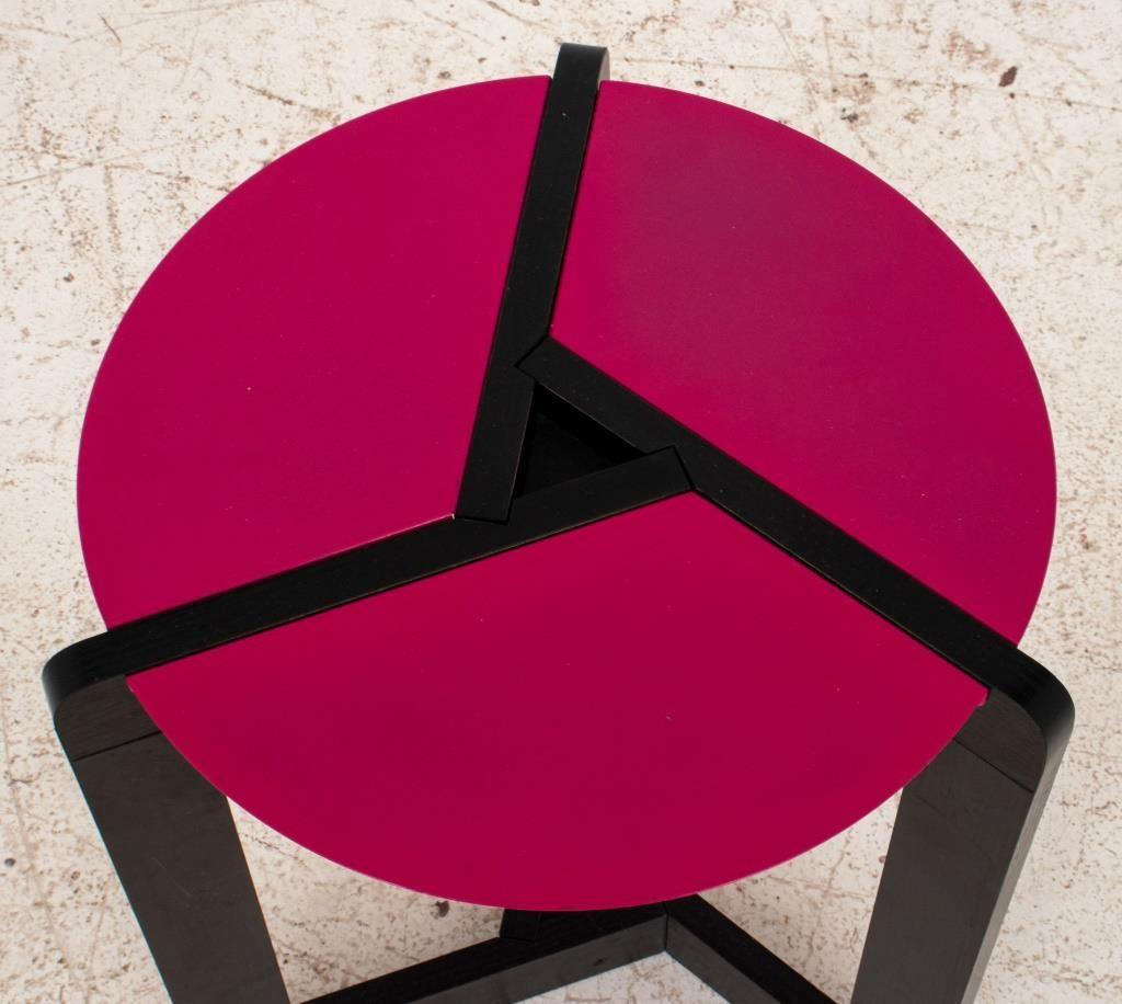 Postmodern Shocking Pink and Black Side Table In Good Condition For Sale In New York, NY