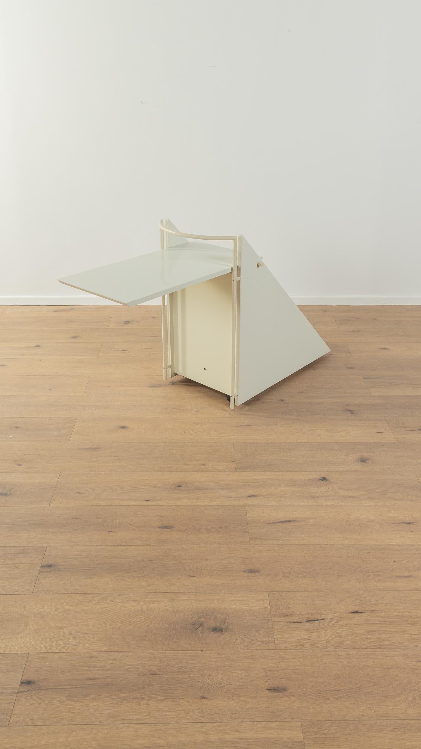 Table d'appoint postmoderne de Peter Maly pour Interlübke en vente 9
