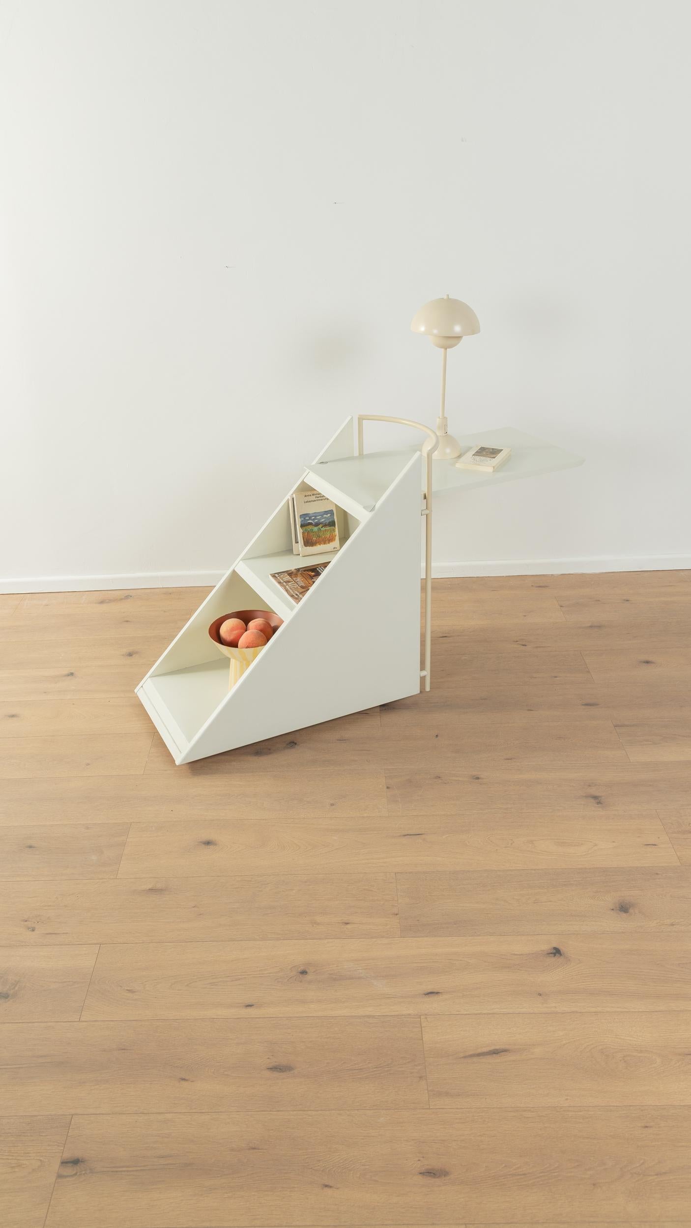Plastique Table d'appoint postmoderne de Peter Maly pour Interlübke en vente