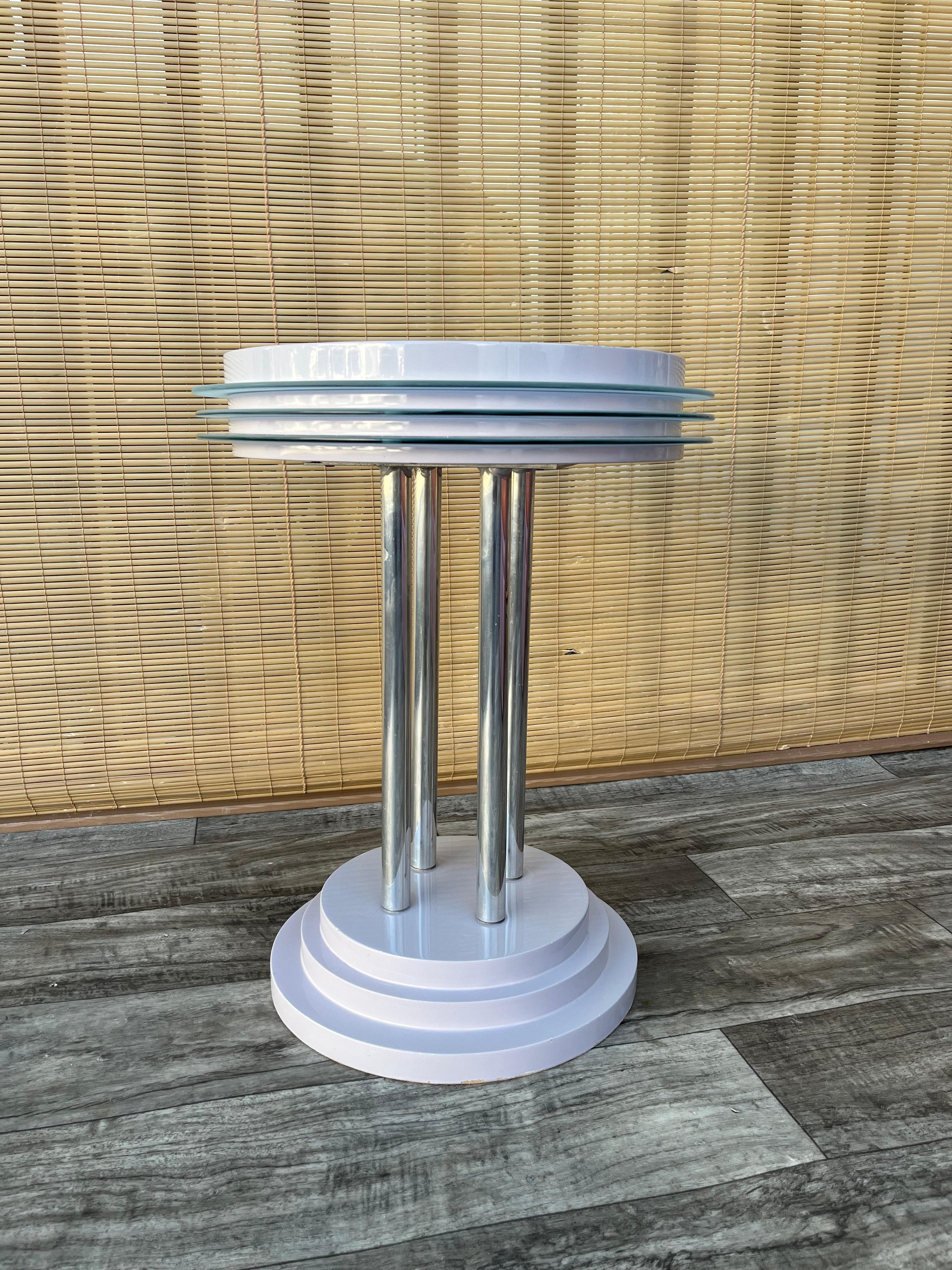 Table d'appoint postmoderne dans le style du Memphis Group. Circa 1980 en vente 1