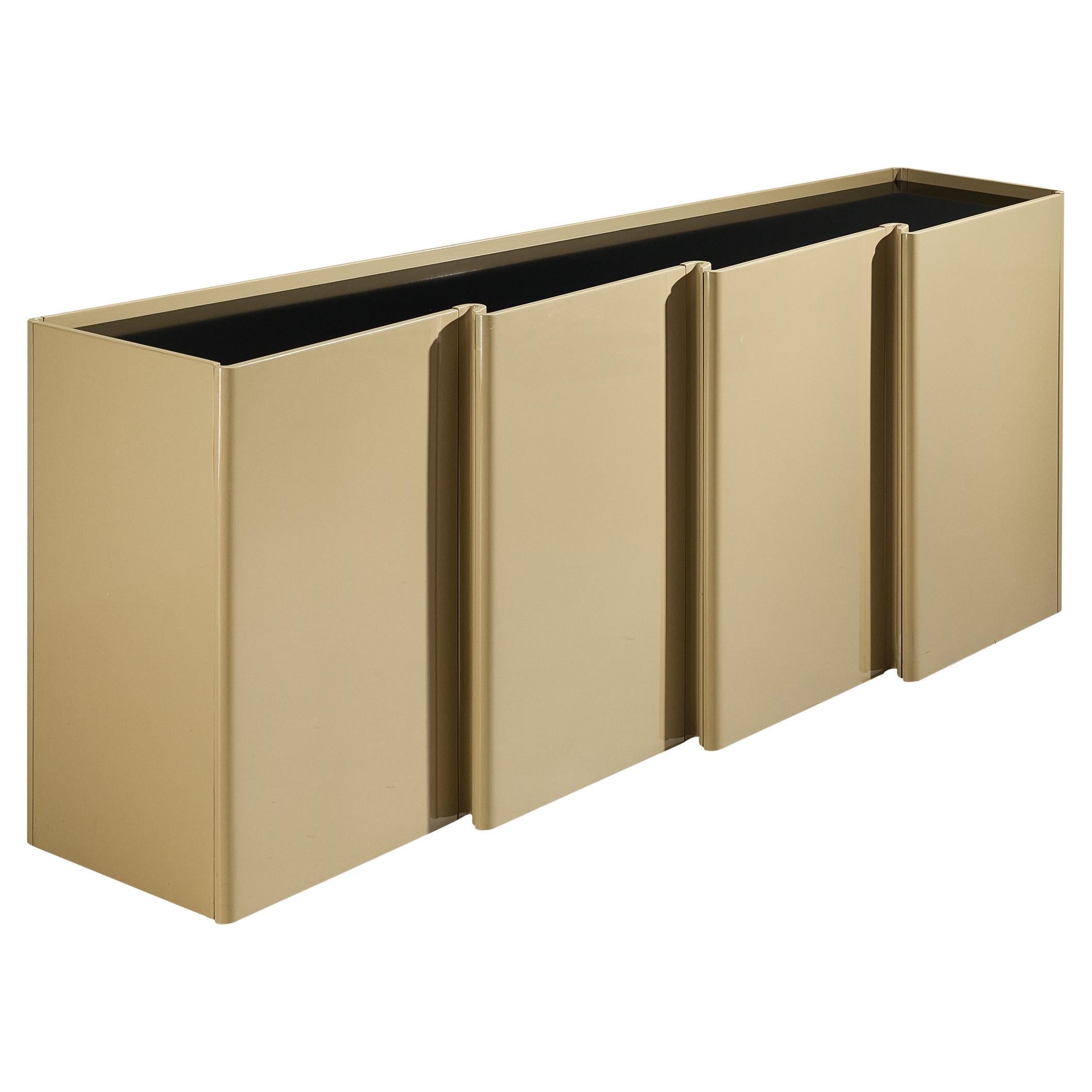 Credenza postmoderna in giallo chiaro con ante scultoree