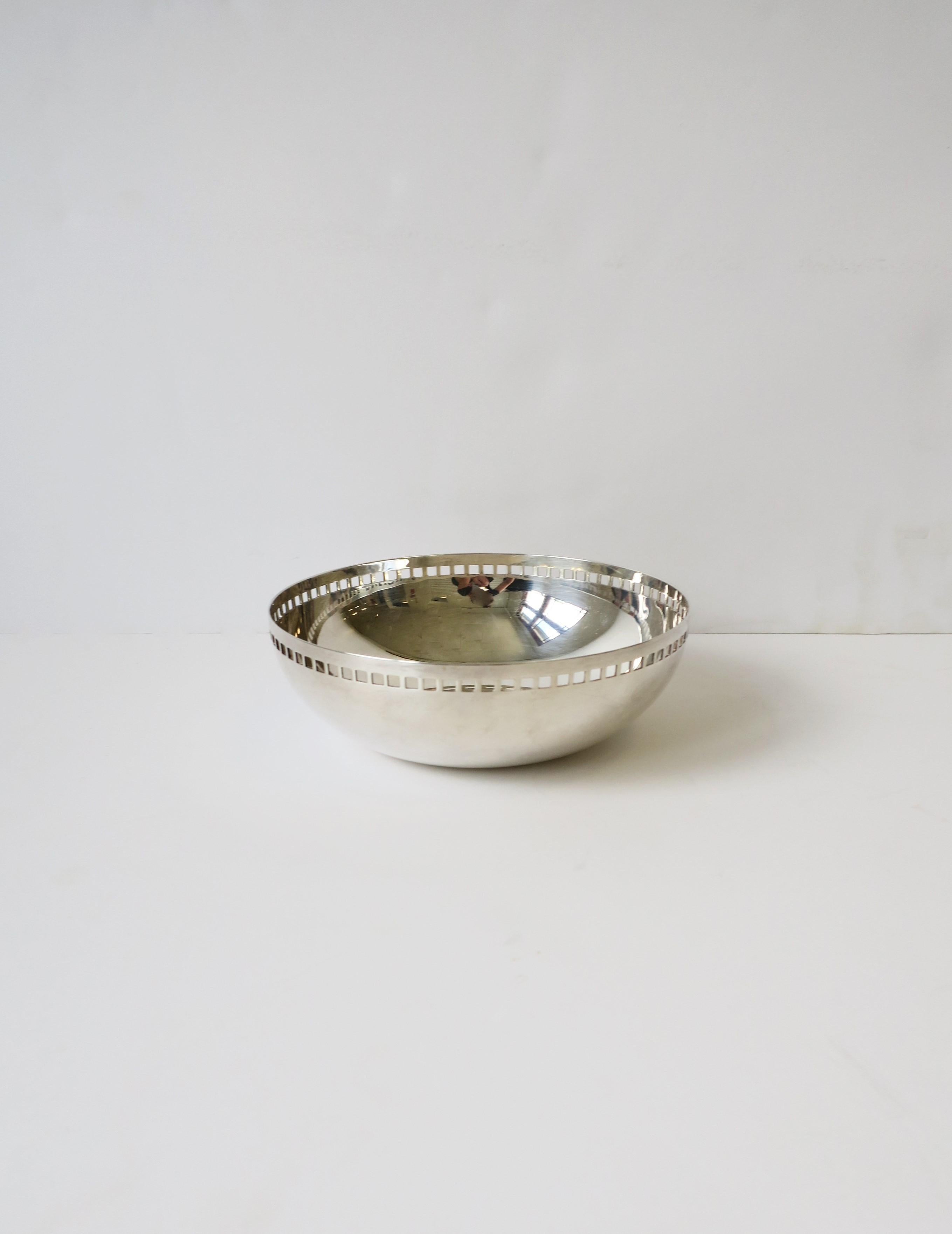 A designer Postmodern period sterling silver-plate bowl by American artist and architect Richard Meier for Swid Powell Co., made in Italy, 1992. Piece is formally known as the 