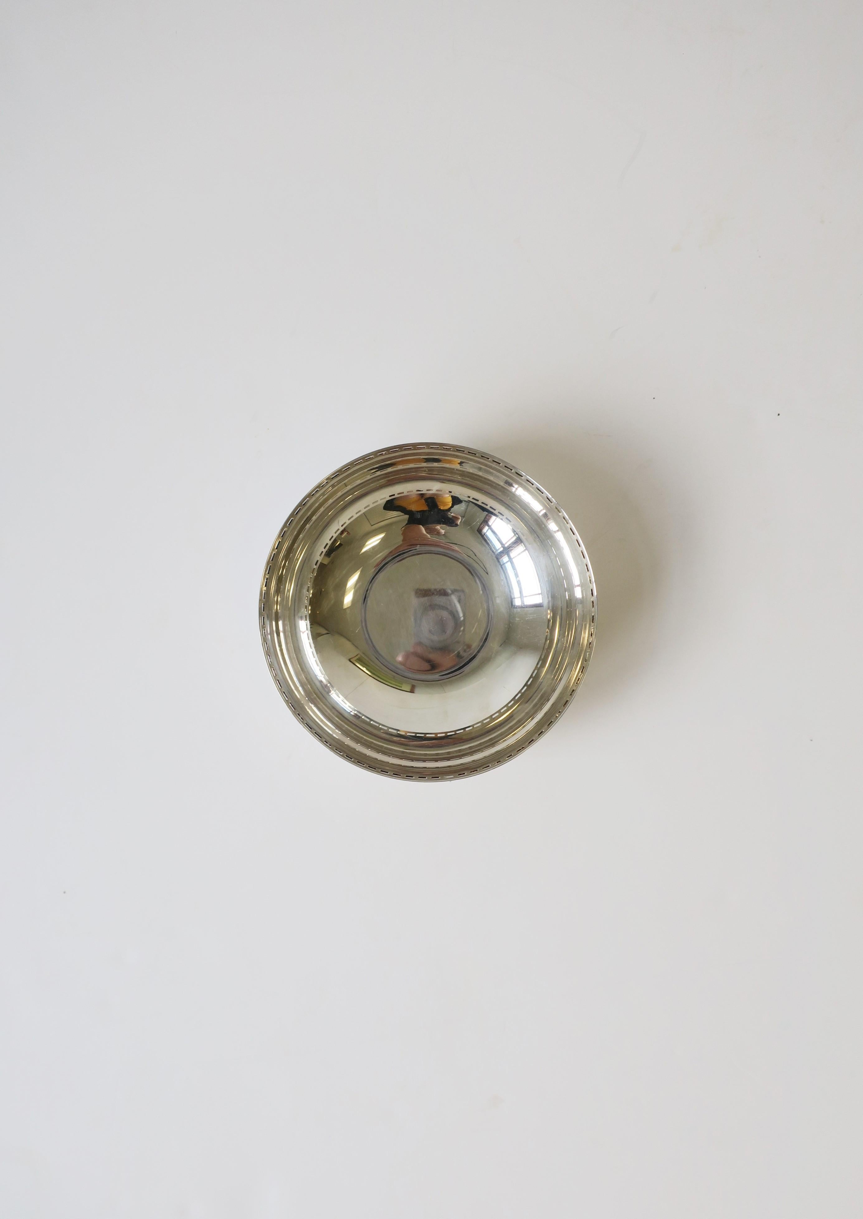 Plato de plata Swid Powell Postmodern Skyscraper Bowl, década de 1990 en Bueno estado para la venta en New York, NY