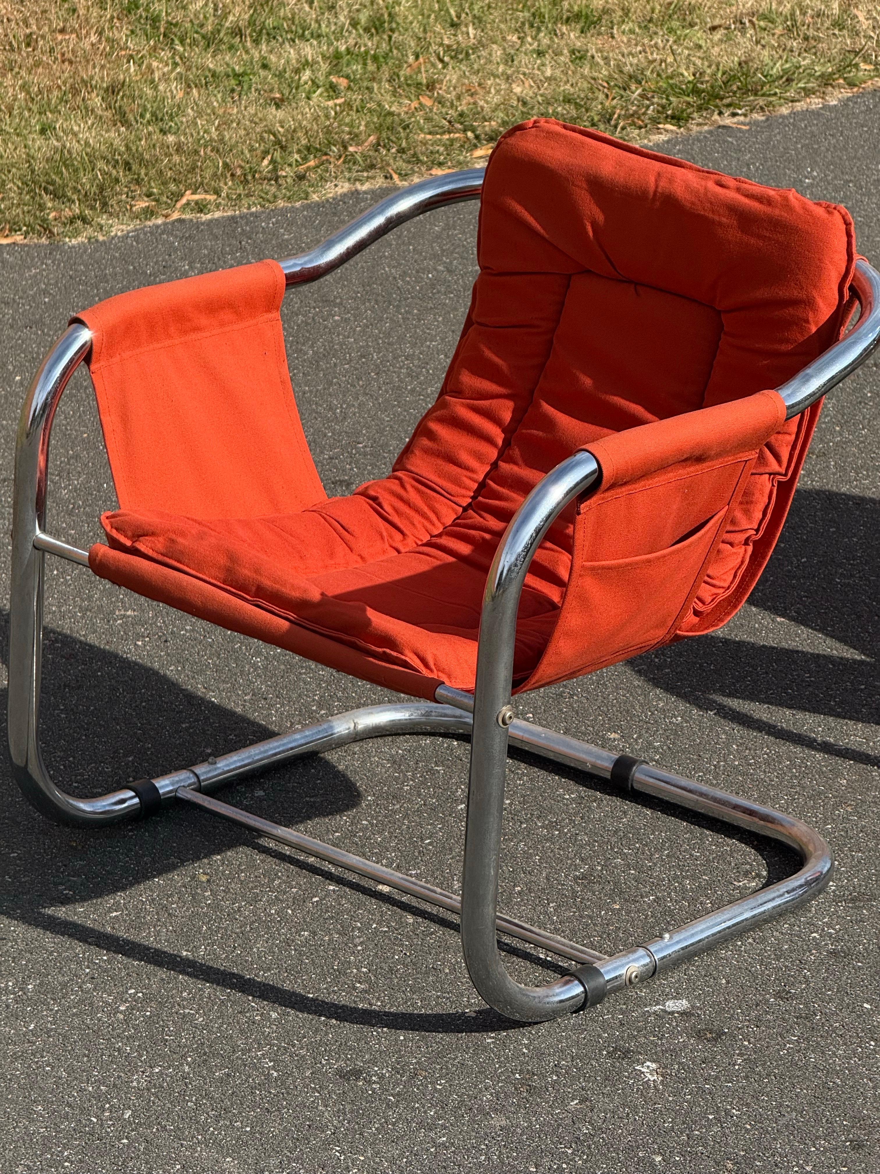 italien Chaises à piètement postmodernes dans le style de Vecta Zermatt - une paire en vente