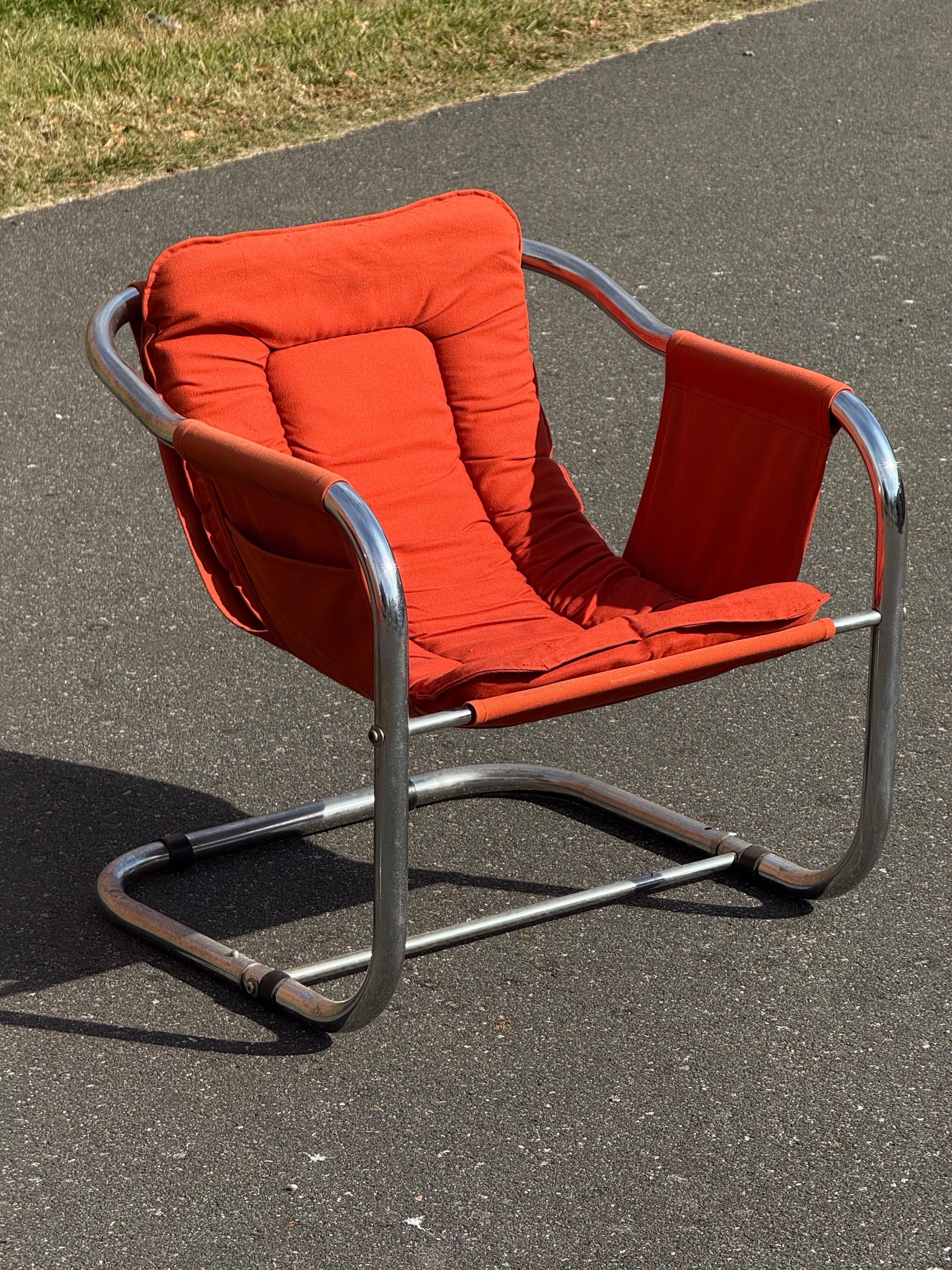 Chaises à piètement postmodernes dans le style de Vecta Zermatt - une paire Bon état - En vente à Raleigh, NC