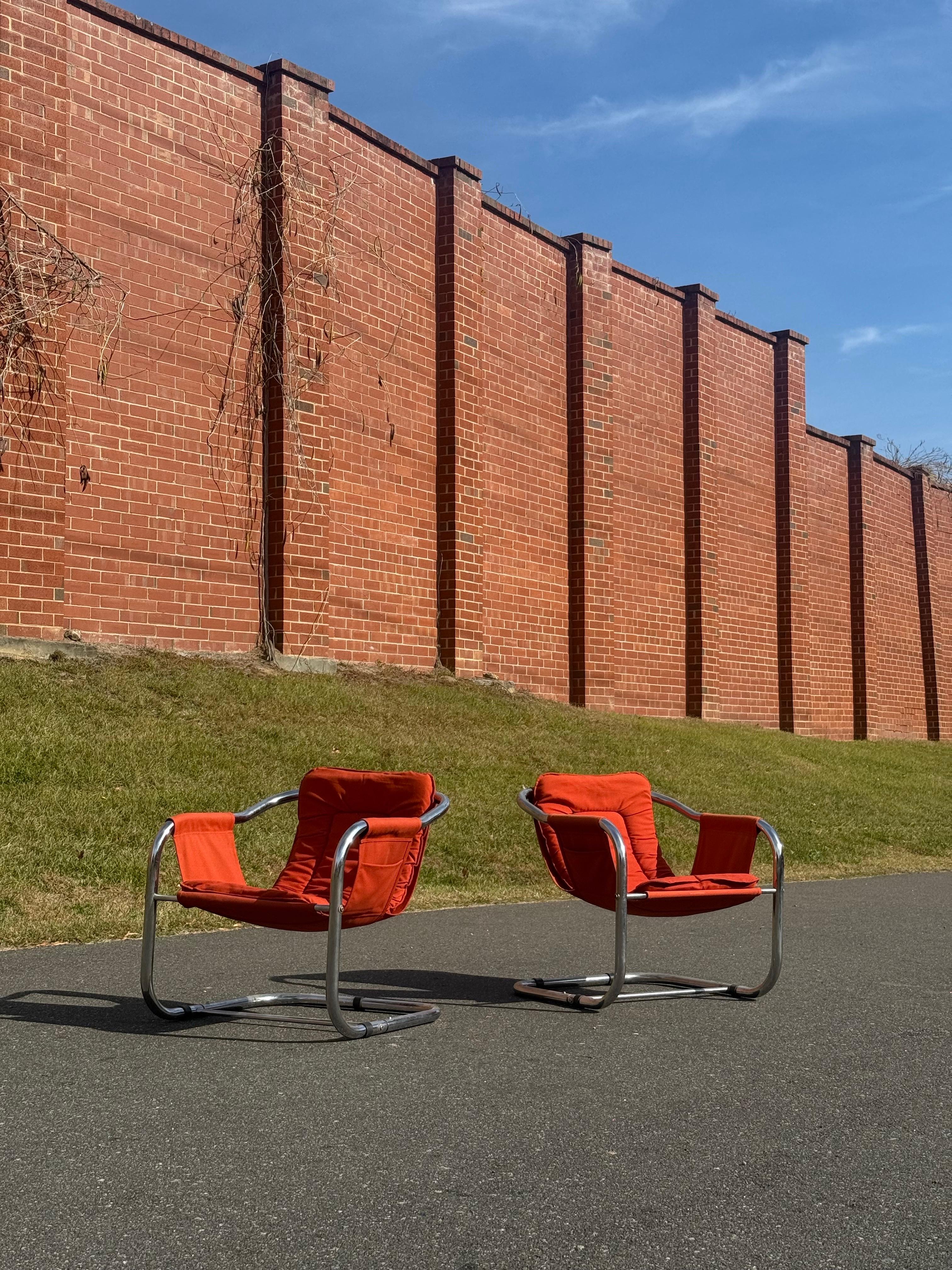 Tissu Chaises à piètement postmodernes dans le style de Vecta Zermatt - une paire en vente