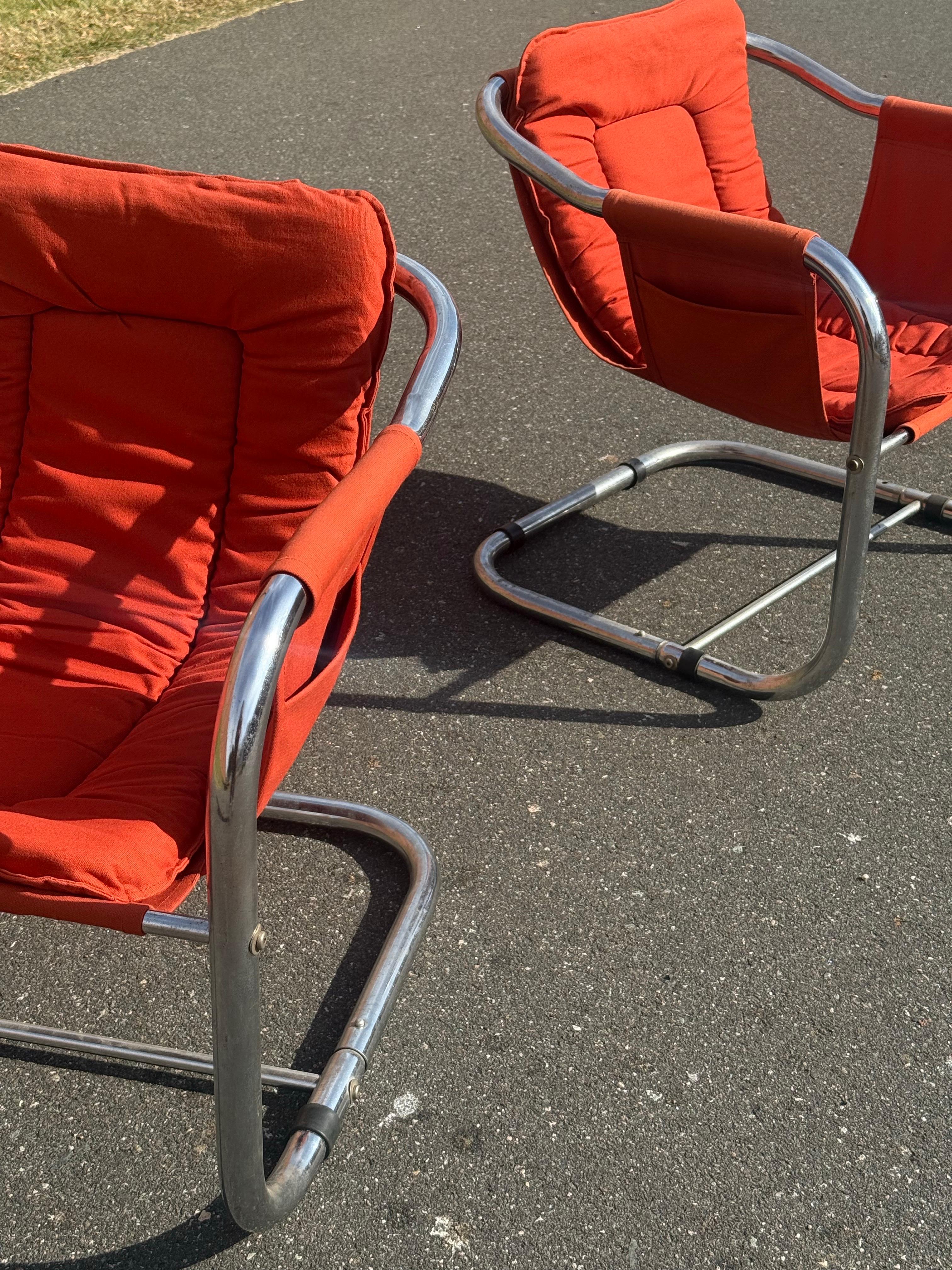 Chaises à piètement postmodernes dans le style de Vecta Zermatt - une paire en vente 1